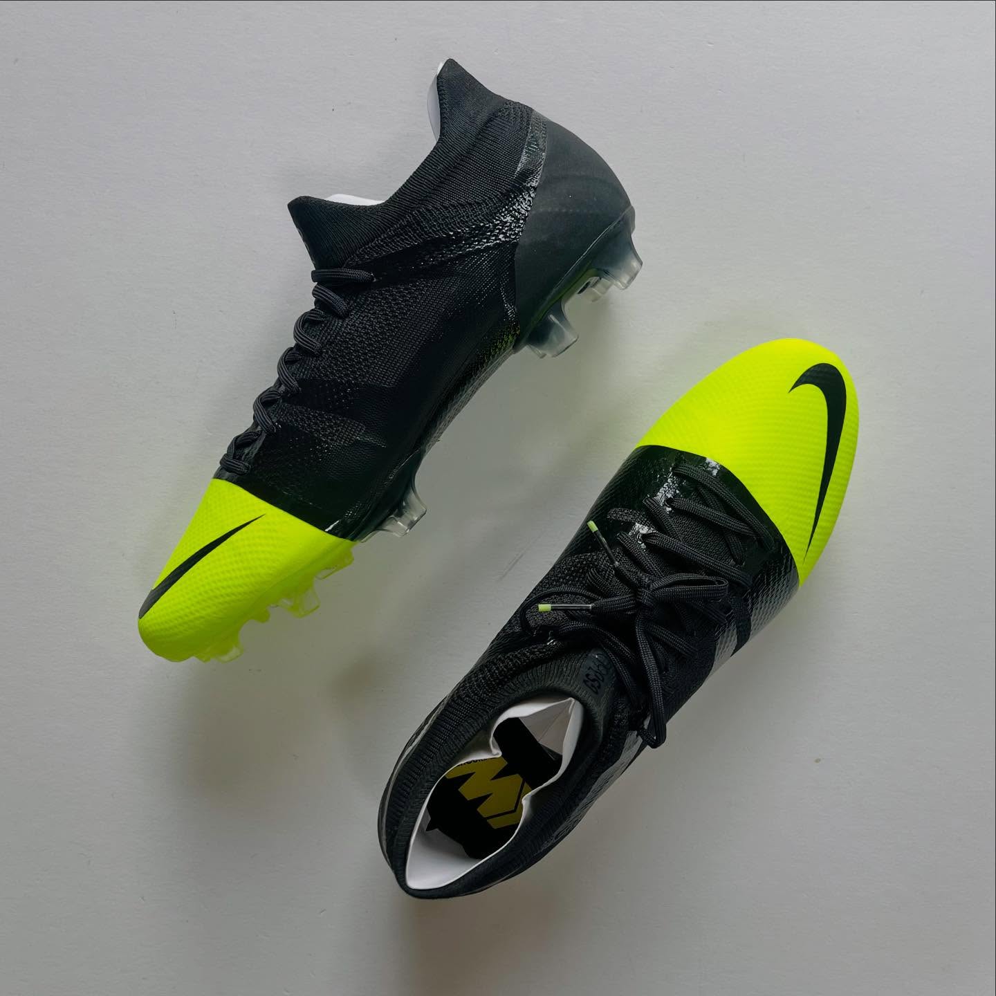 ♻️ Sustainability meets speed.
Crafted from recycled and renewable materials, the Nike Mercurial GS 360 isn’t just fast—it’s forward-thinking. Originally launched with environmental consciousness in mind, this limited-edition boot was worn by players who cared about performance and the planet. 🌍⚡
With its sleek black-on-black upper and that unmistakable Volt green soleplate, the GS 360 is a rare blend of innovation, design, and legacy. Lightweight, responsive, and seriously hard to find.
👟 Available now in UK size 10 on bootsfinder.co.uk
Would you like to see Nike bring this model back? Let us know in the comments. ⬇️
#NikeGS360 #GreenSpeed #MercurialMadness #RareBoots #FootballBootCollector #VoltSoleplate #BootsOfTheDay #NikeFootball #Bootsfinder #FGBoots #LimitedEditionBoots #EcoFootball #SustainableSpeed #FootballBootsUK #DeadstockBoots