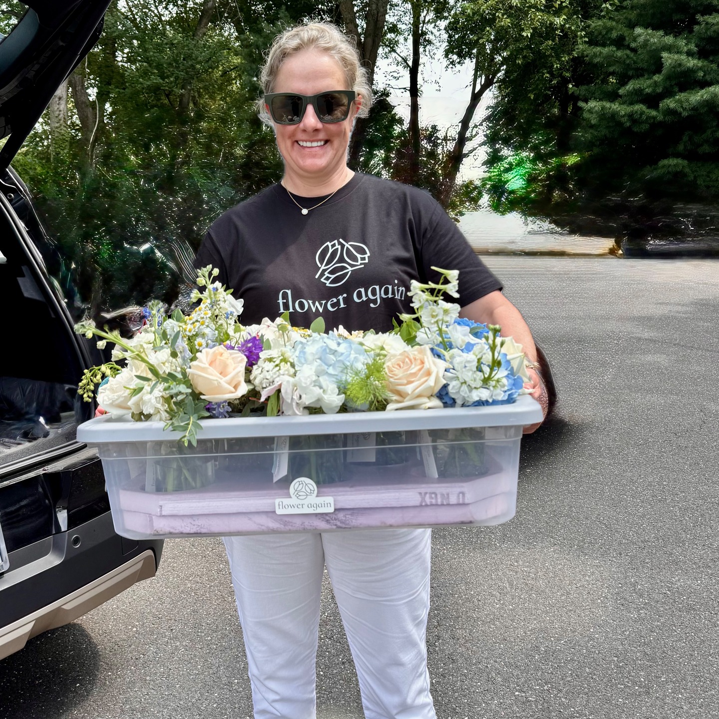 Out for re-delivery! Thanks to the generosity of Emma & Brendan, these blue, white and a bit of pink flowers designed by @stemsandco delighted so many new recipients. Their wedding reception centerpieces were repurposed into beautiful bedside arrangements for the patients at Fairfield County Hospice House, Notre Dame Rehabilitation Care and the mothers-to-be @maltahousect. Thank you @lunaandcharlieevents and @emmasap for organizing this donation to us. It was a wonderful summer treat for everyone involved (including the volunteers who made it all happen) Bravo👏👏👏