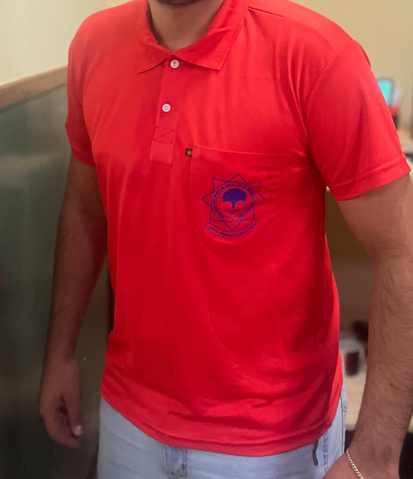 Camiseta polo malha fria com logo no bolso conforme pedido do cliente. Fazemos seu uniforme no material e na arte que desejar, faça já seu orçamento! 16 99233-1467 (WhatsApp) 🎽📲