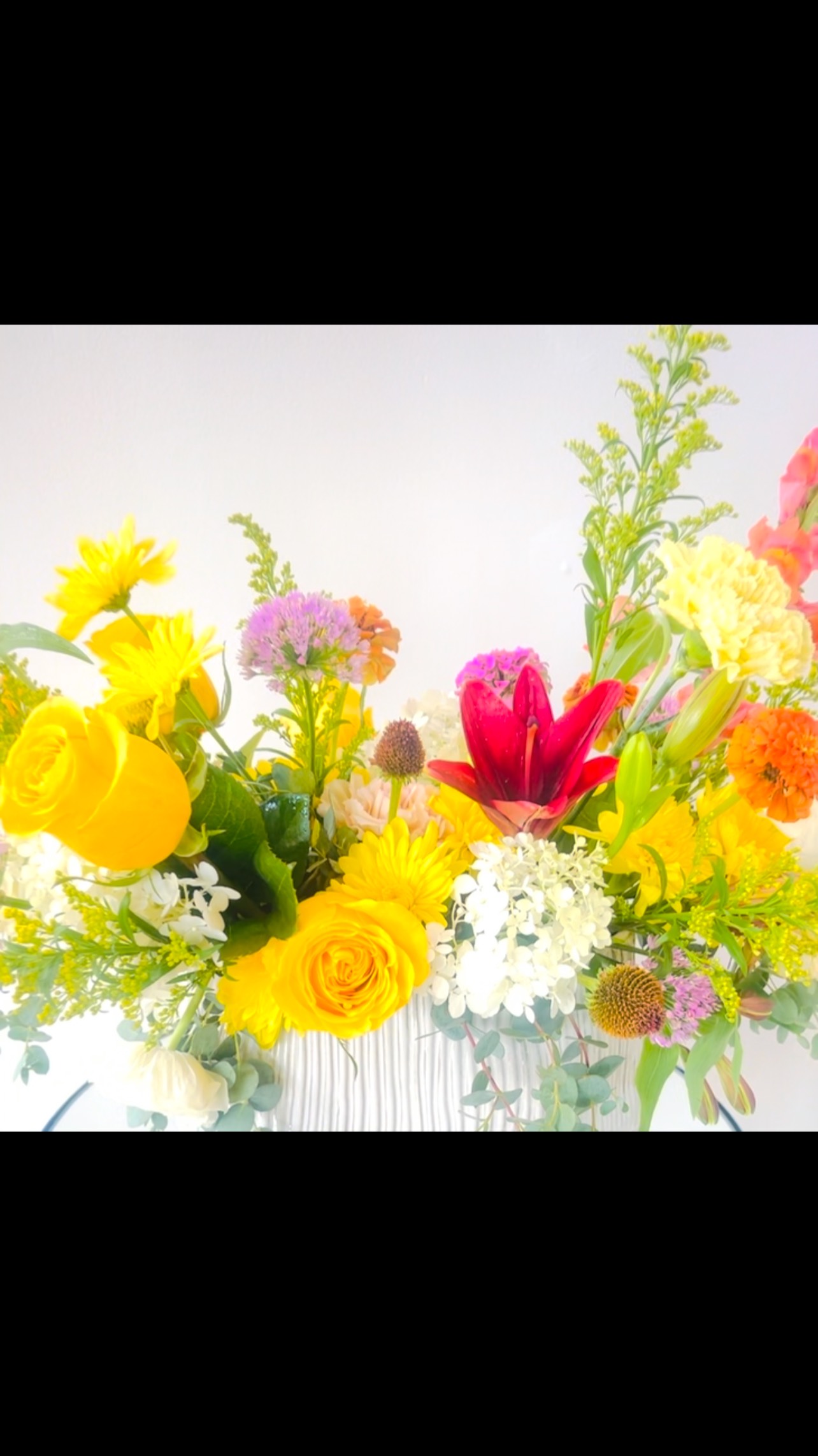 A beautiful spring arrangement for a beautiful spring day. #floristsnearme #senecasc #senecaflorist #floralarrangements💐
