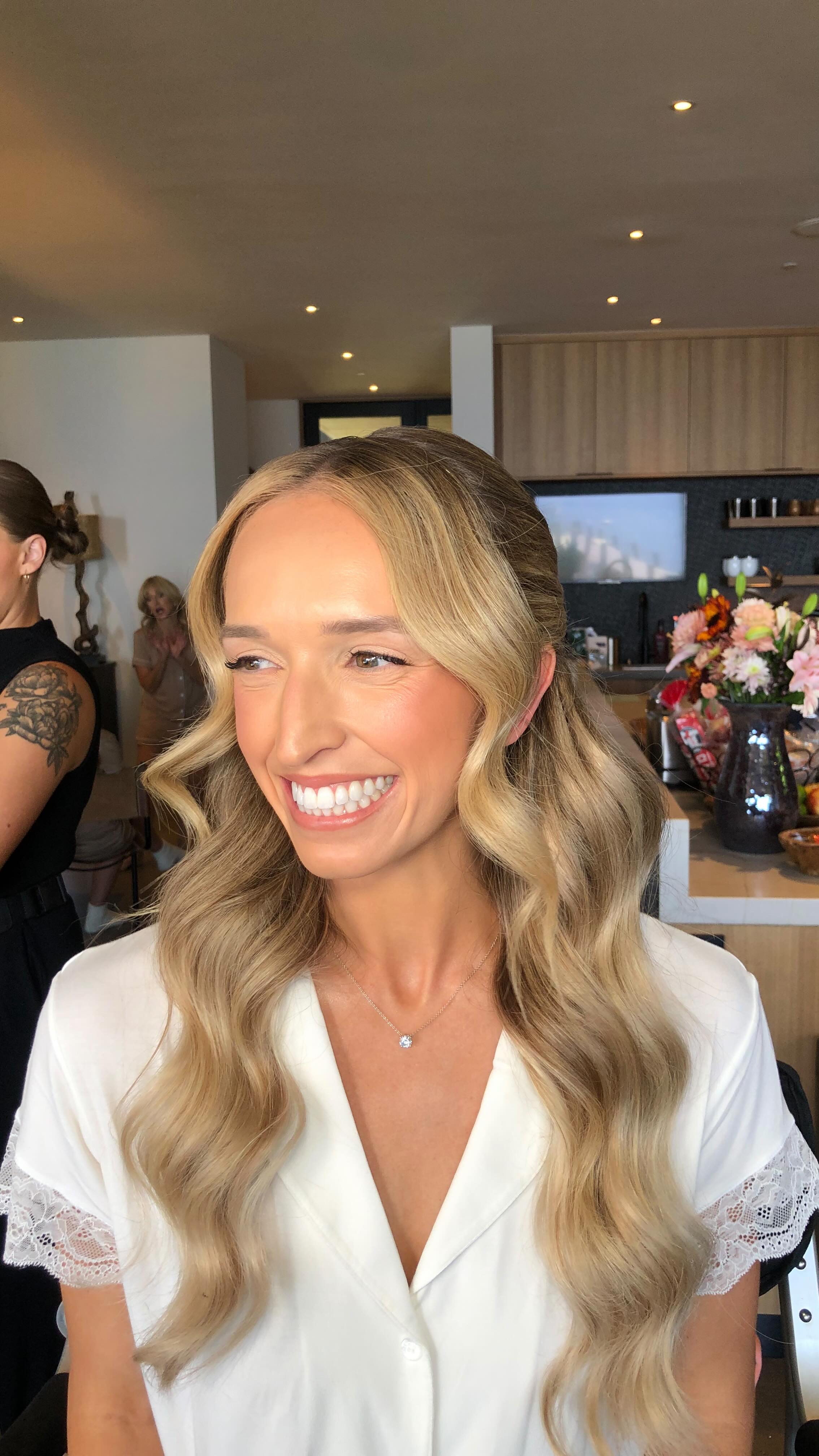 ✨Molly✨
Molly had the most amazing view of the lake and a just as amazing bridal party for her big day! Definitely full of fun and sunshine!
@temptu s/b airbrush
@kashalashes individual lashes in 8mm and 10mm
Hair by @color.and.coffee
#weddingmakeup #bridalmakeup #crystalbellbeauty #airbrushmakeup #destinationmakeupartist #travelingmakeupartist #laketahoewedding #laketahoemakeupartist #renomakeupartist