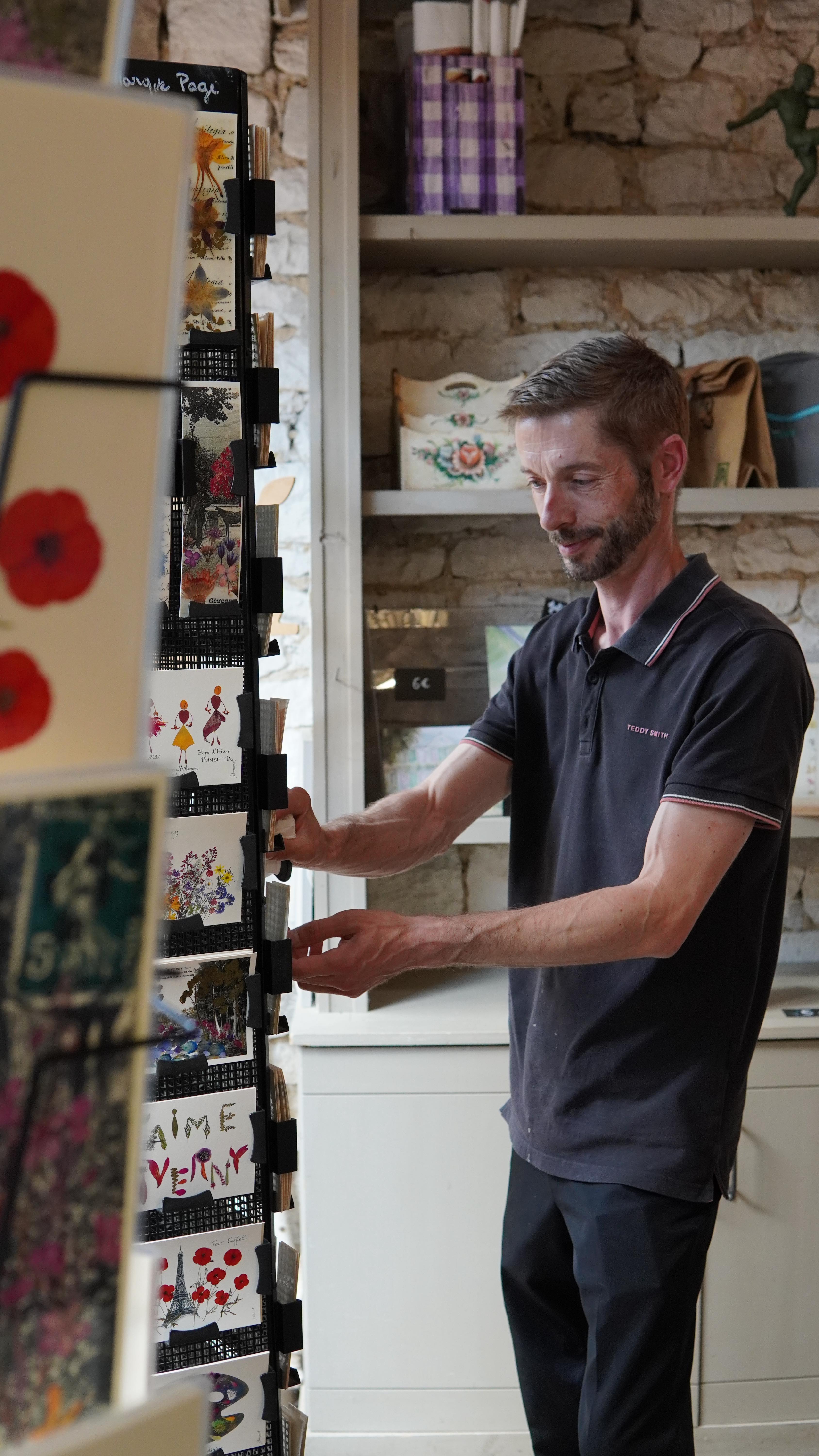 Summer in Giverny, France 🇫🇷 🌺
#giverny #normandie #givernyfrance #normandietourisme #eure #givernymonet #normandiemylove #givernygarden #lacapucinegiverny #france #coffeeshop #summerinfrance #monet #claudemonet