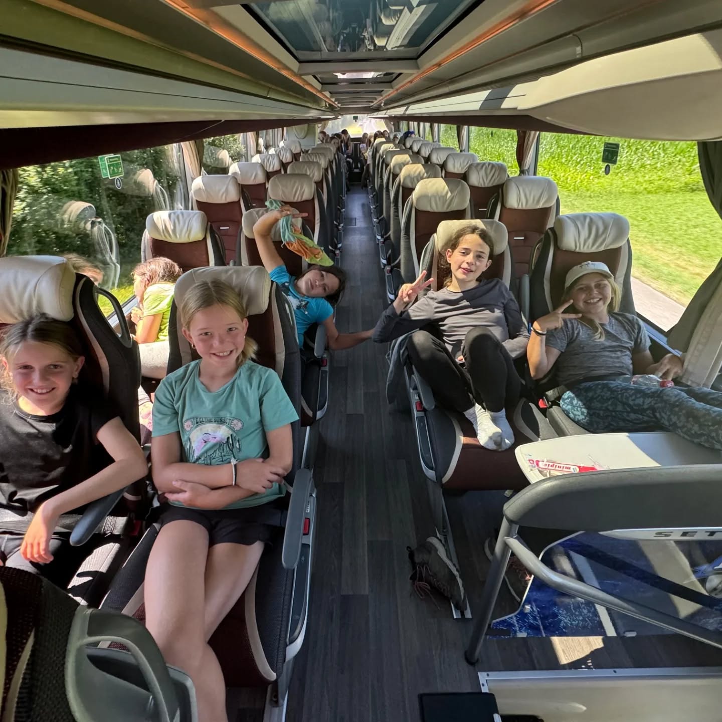 Das Dorf erwachte heute zum letzten Mal auf unserem Lagerplatz. Glücklicherweise konnten wir gestern Abend auch noch den letzten Werwolf finden und deshalb konnten wir uns heute Nachmittag alle gut und wohlbehalten auf den Heimweg machen. Zuhause angekommen wurden wir schon freudig begrüsst und wir konnten uns alle voneinander verabschieden. Danke dass ihr gekommen seit, wir freuen uns schon auf das nächste Jahr.
#LagerdrahtBlauringBueri
#dankjs