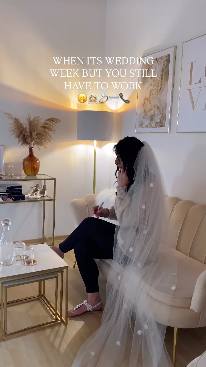 WHEN ITS WEDDING WEEK BUT YOU STILL HAVE TO WORK ⌨️💍🤍👰🏼♀️
#inweissbrautatelier #weddingdress #bridetobe #aufregung #work #countdowntoweddingday #happy #brautmodengeschäft #fun