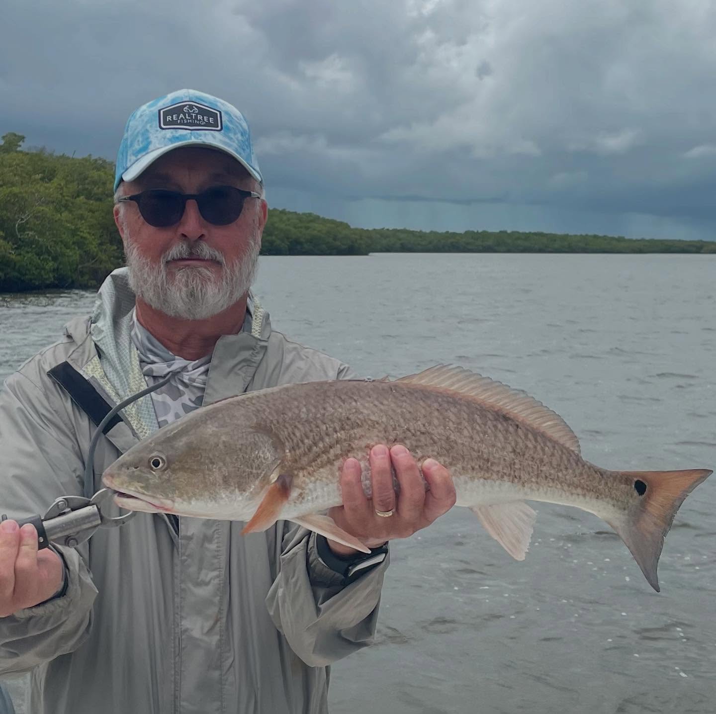 another bruiser for Tommy 💪🏻 He and I came across a school of healthy #redfish recently catching a good amount of fish from it! Call me to fill your spot soon 📲 305-778-5342 #a2fishingcharters #irtreels #cajuncustomrods #donnmarpliers #reelfishyapparel #palmythgloves #fourhorsementackle #fortressmarineanchorsusa #tfoflyrods