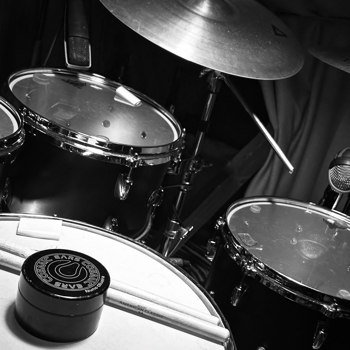 Cosmics + Vics 🥰🥁
#drumsdrumsdrums #vf15 #drummer #drummergram #remodrumheads #ludwig #ludwigdrums @cosmicears @istanbulagop @vicfirth #sessiondrummer #londonmusician #londonmusic #drummerinlondon #drum #drums #drumkit #drumset #instadrums #soundsfrommyattic #drumminglife #remoterecording #remotedrumtracks #remotedrumrecording