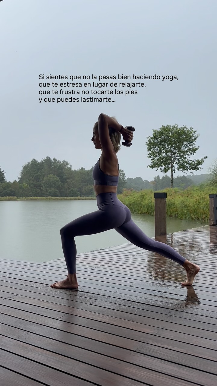 … tal vez estás eligiendo la clase equivocada.
No todas las clases de yoga son para todas las personas.
Y mucho menos para todos los momentos de vida.
Igual estás agotada o apenas retomando el ejercicio, a lo mejor en postparto o simplemente abrumada porque #lavida
y una clase tradicional puede sentirse como demasiado.
Pero créeme que llevo ya varios años probando y mejorando un tipo de yoga que te va a cambiar esa idea. Estudiando el cuerpo, usando nuevos ejercicios, tonos y ritmos que harán que no puedas parar, porque son movimientos fáciles pero poderosos a la vez,
sin pretensiones pero con alma.
Mira el link en mi bio y conoce los programas de Yoga Sculpt 😅
#yogasculpt #restaurawell #homeworkout #yoga #workoutmotivation