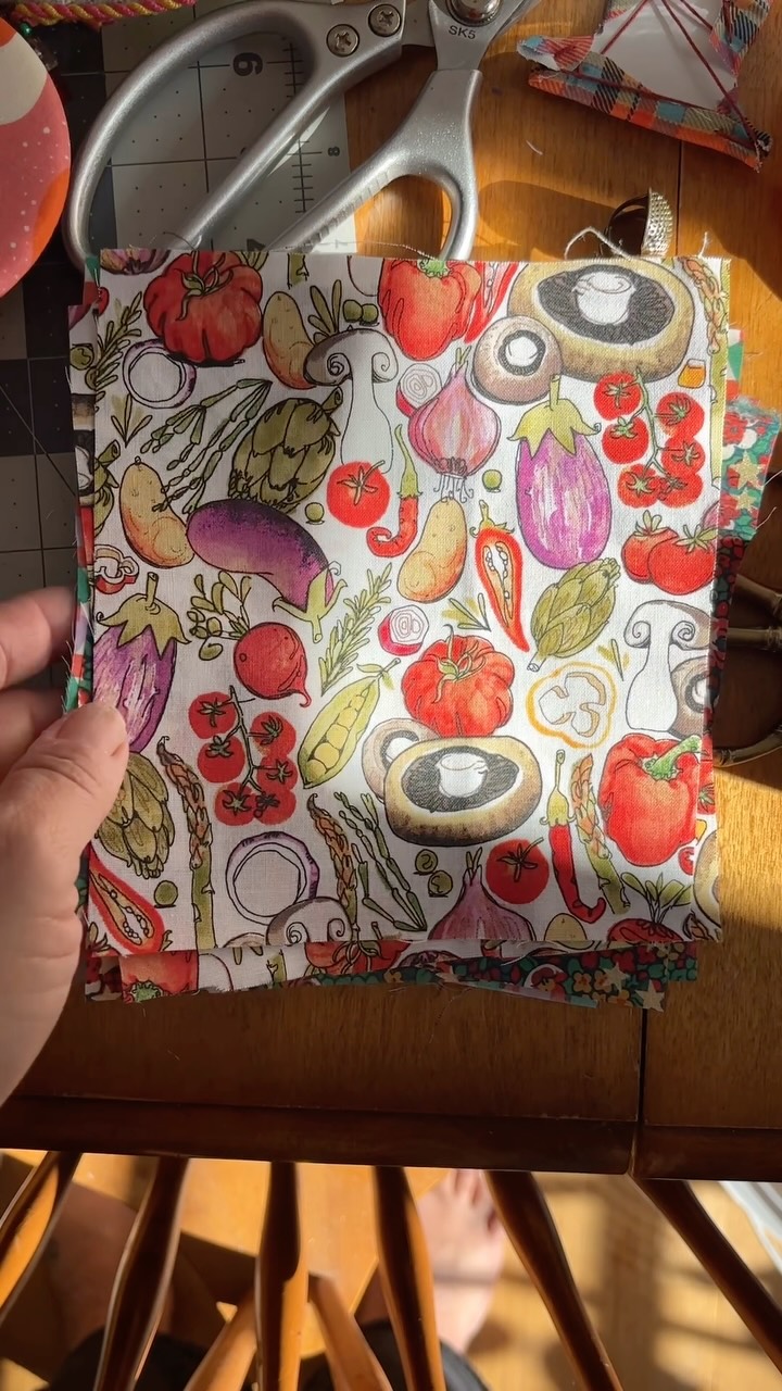 Quite the combo of fabrics from the current selection!! This person definitely abides by the Bateswood’s theory of More is More 😍😍😍