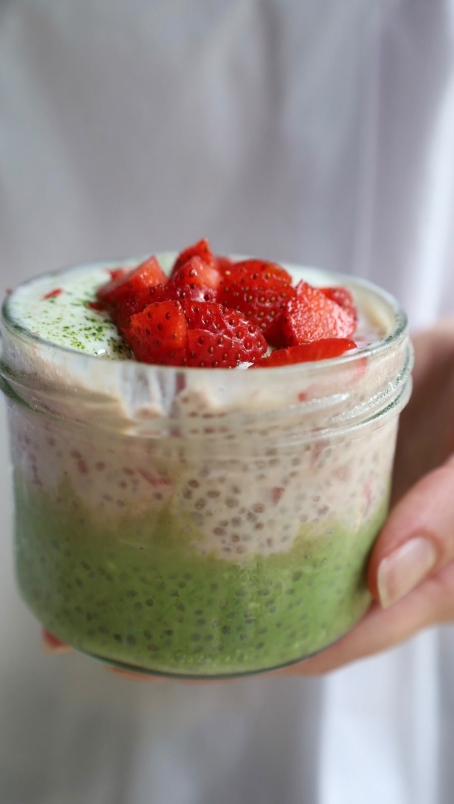 Strawberry + Matcha.
If you have not tried this combo yet, I recommend you try this pretty little chia pudding.
The recipe is on my blog ✨
#veganerezepte #foodblogger #gesunderezepte #foodreels #gesundessen #matcha #strawberrymatcha