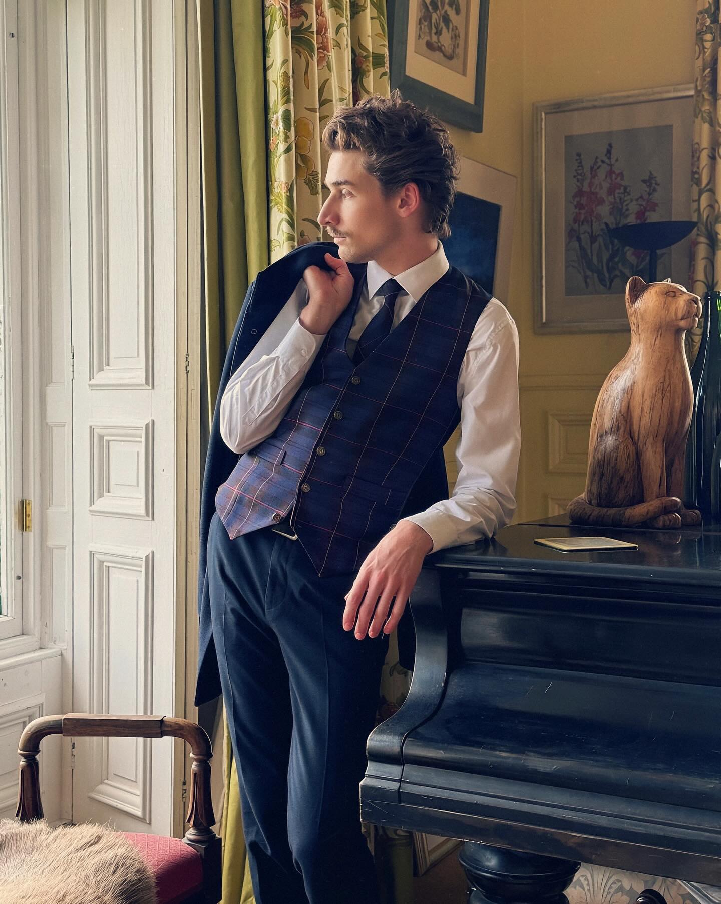 I wasnāt going to post this because I felt ashamed and embarrassed but Iāve really had to remind myself that there is nothing shameful about having mental illness and the more openly we talk about it the more we promote knowledge and understanding. My mental illnessā does not define me however it has been something I have carried since as long as I can remember so whether I like it or not it is part of my journey. To get to the point, sadly my time with the Royal Scotsman was cut short due to the nature of the job being incompatible with my mental heath. Long days in a confined space with little reprieve proved to be the perfect recipe for my brain to play tricks on me. Truthfully I am gutted as I worked my butt off for this job and at its core really enjoyed the nature of the work. As much as I am devastated to have stepped away from something I thought was going to be a long term chapter in my life- I know I have made the best decision for my health and happiness moving forward. No matter how rare and exciting an opportunity something is, itās okay to choose you. No job, relationship or amount of money is ever worth sacrificing your sense of self. Despite things turning out not as expected I am grateful for this short chapter as I have been able to meet some incredible people and experience some things I otherwise never would have. The people who work on this train create absolute magic and Itās been a privilege to play even just a small part in this Scottish legacy.
Aaannnnnd back to the broke artist life we go āļøš¤£.
#steward