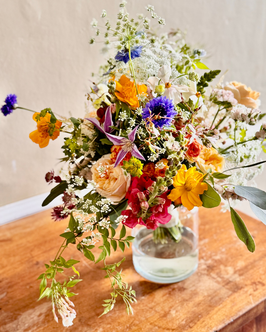 đ¸ Discover the unique floral services offered by Bearded Florista. Whether it's for weddings, funerals, or just because, our traditional craftsmanship ensures every arrangement is a masterpiece. Link in bio to learn more. đżâ¨ #FloralServices #BeardedFlorista #FlowerArrangements #Craftsmanship #Weddings #Funerals #GiftIdeas #FlowerPower #Explore