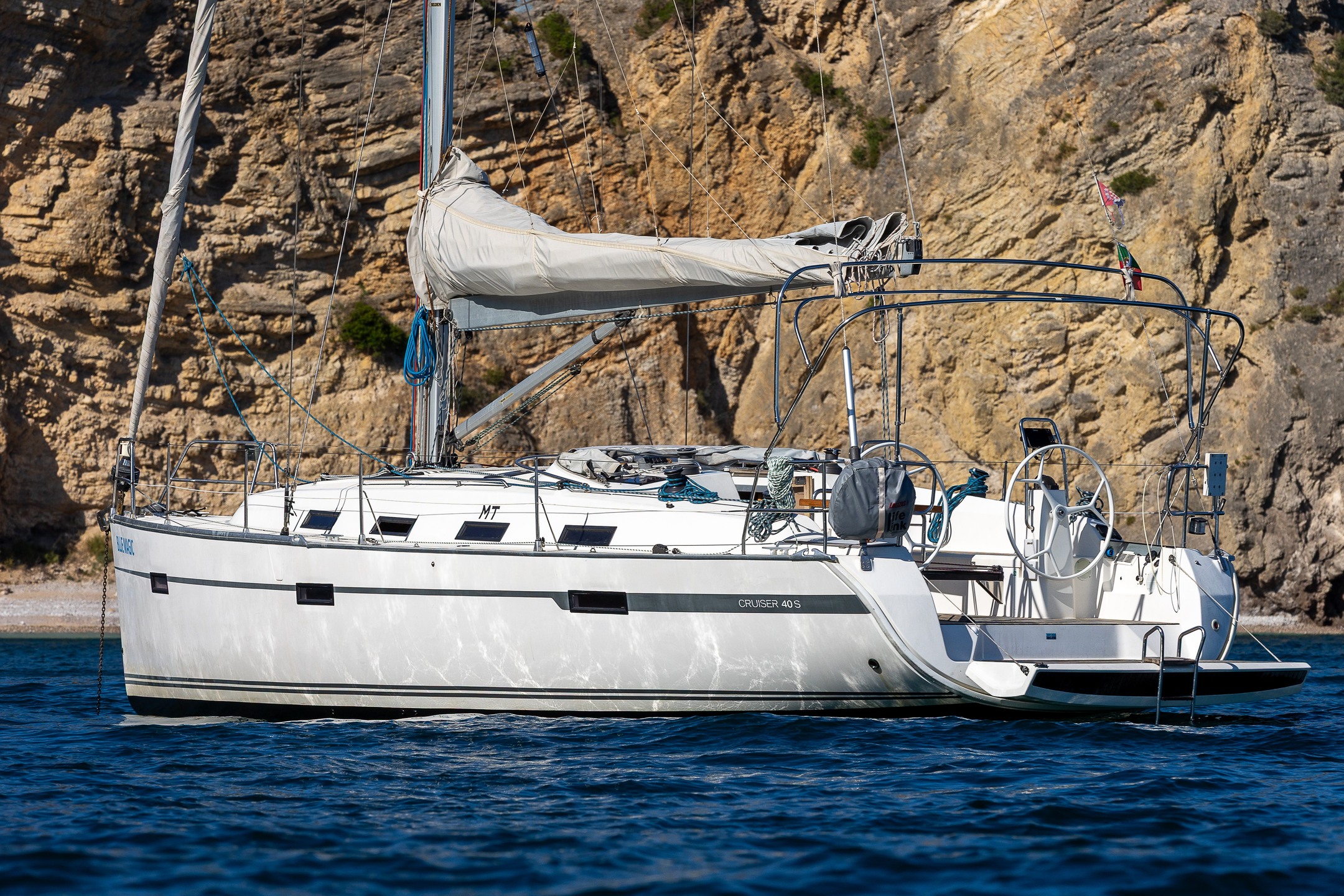 Waiting for you. Calm seas, blue skies, and the perfect escape just ahead.
Send us a message to book your experience.