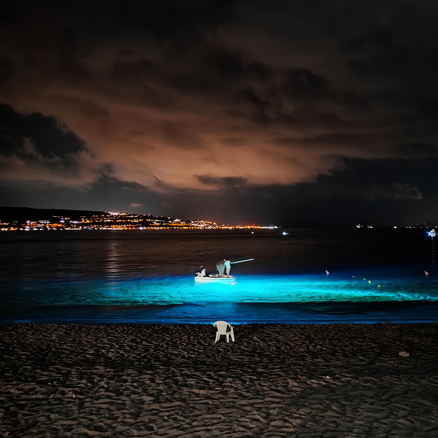 A light beneath the sea.
A boat on the Strait.
Capo Peloro at night.
.
📍 Strait of Messina, Torre Faro
.
.
.
📸 ©VisitCapoPeloro | Edited visual from @rocaf91
.
.
.
#VisitCapoPeloro #CapoPeloro #TorreFaro #LaPunta #Messina #StraitOfMessina #VisitCapoPeloro #Sicily #VisitSicily #NightFishing #SicilyExperience #MediterraneanNights