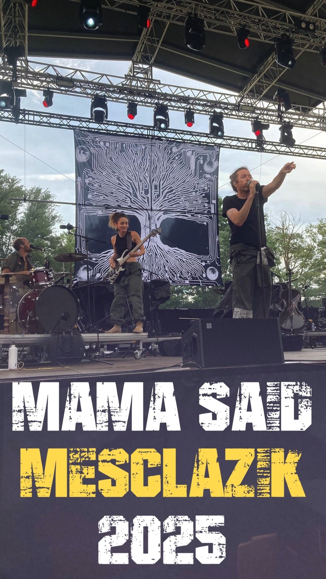 Éclats de scène ⚡Mesclazik 2025
Une tension dans l’air. Des corps en feu. Des regards qui disent tout.
Ensemble nous étions au coeur du cyclone, l'éclair avant l'orage,
Ensemble on a embrasé toute la zone, en équilibre entre fragilité et rage.
#mamasaid #reellive #urbanfusion #Mesclazik2025 #scène