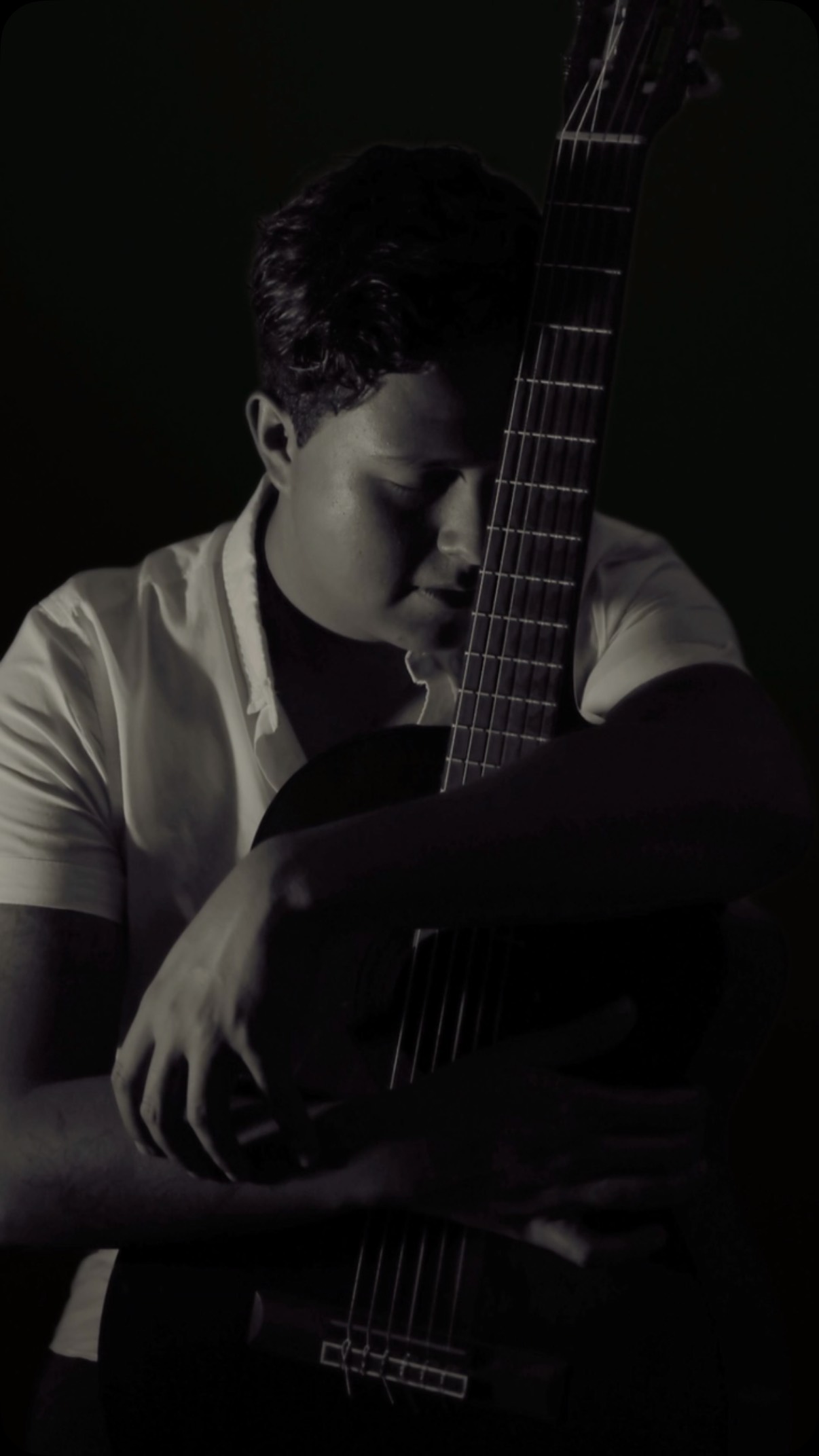 AGOSTO 1
SOUND ON 🔉
Por aquí les dejo un regalito 🎁 , una probadita de “Un Motivo”. Escribí este bolero a finales de 2019 y había estado guardadito desde entonces, cuando lo escribí estaba profundamente sumergido en la música de @franciscopanchocespedes , José José, Bola de Nieve y Víctor Yturbe.
El bolero ha sido siempre uno de mis géneros favoritos y cuando comencé a escribir canciones poco antes de la pandemia fue al primer estilo al que acudí para desahogar mis palabras y pensamientos.
Faltan solo unas pocas semanas para que podamos escucharlo completito, guarden la fecha.
———
A little present for you all 🎁 Here’s a sneak peek of “Un Motivo”. I wrote this bolero at the end of 2019 and it’s been kept safe ever since. At the time I was deeply immersed in the music of Céspedes, José José, Bola de Nieve and Víctor Yturbe.
The bolero has always been one of my favorite genres and when I started writing songs -just before the pandemic- it was the first style I used to relieve my words and thoughts.
Just a few more weeks and we’ll get to listen the full version, save the date.
#bolero #romantic #song #music #newrelease #cantautor #songwriter #guitar #takamine #composer #mexican