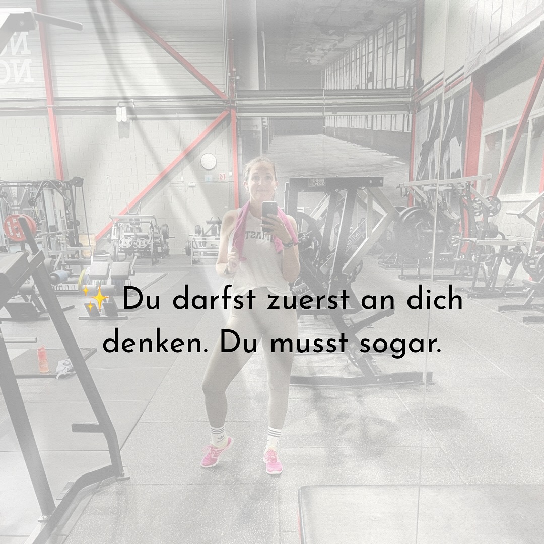 🌸 Zuerst ich – dann die Welt.
Ich weiß, es klingt ungewohnt. Vielleicht sogar egoistisch. Aber es ist essenziell:
👉 Du kannst nicht aus einer leeren Tasse gießen.
👉 Du kannst nicht dauerhaft geben, wenn du dich selbst verlierst.
👉 Du kannst nicht liebevoll begleiten, wenn du dich selbst vernachlässigst.
Ich nehme mir bewusst einen Tag pro Woche – für Training, Massage, Pflege, Gedankenruhe.
Dieser Tag ist kein „Wellness“.
Dieser Tag ist mein Energie-Anker. Mein Fundament.
Danach kann ich wieder:
💛 Mit offenem Herzen für mein Kind da sein.
💼 Mit Klarheit und Freude arbeiten.
🤝 Mit Energie für andere wirken.
In meinen Coachings und Retreats geht es genau darum:
Dich an erste Stelle zu setzen.
Deinen Akku aufzuladen.
Deinen inneren Kompass wieder zu finden.
💫 Das Retreat „Ich. Frei.“ im September schenkt dir genau diesen Raum.
Es sind noch Plätze frei – sei dabei, bevor du wieder zu lange wartest.
🔗 Schreib mir @miriam.mindsetcoach oder buche direkt. Dein Platz wartet auf dich.
#selbstfürsorge #retreatzeit #coaching #mentalhealthmatters #achtsamkeit #selbstliebe #ichzeit #unboundcoaching #ichfrei #retreatösterreich #auszeitfürmich #selbstwirksamkeit #mamaleben #kraftvollundlebendig #bewusstleben #mindset