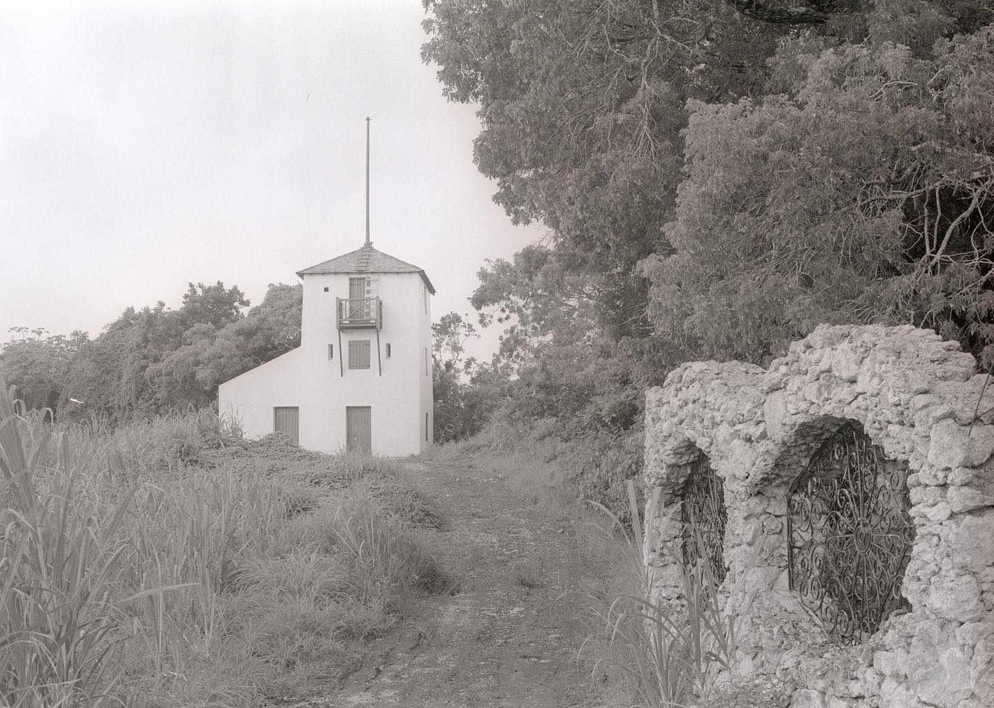 A major ‘Throw-Back-Thursday’ post with Grenade Hall Signal Station. With a profound appreciation for the structure’s historical past, GSA led the preservation efforts and brought the station of ruins back to life in 1991. Offering a unique journey through time, Grenade shall Signal Station blends 19th-century military ingenuity with lush natural landscapes.
#historicalarchitecture
#restoration
#architecture
#preservation
#designlovers
#history