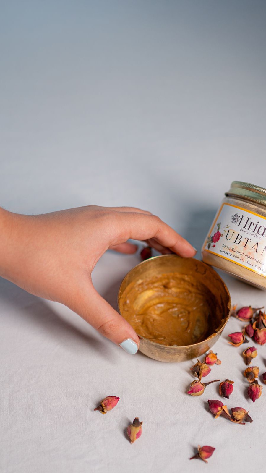 🌿✨ Ubtan Rituals for Glowing Skin ✨🌿
Give your skin the love it deserves with the timeless power of 100% natural Ubtan.
Rich in herbs, turmeric, and Ayurvedic goodness — it’s your go-to ritual for:
💛 Skin Brightening
💛 Gentle Exfoliation
💛 Tan Removal
💛 Even-Toned Glow
Apply, relax, and rinse to reveal radiant, refreshed skin — the way nature intended 🍃
📦 Available now in our best-selling range!
#UbtanLove #AyurvedicRituals #glownaturally