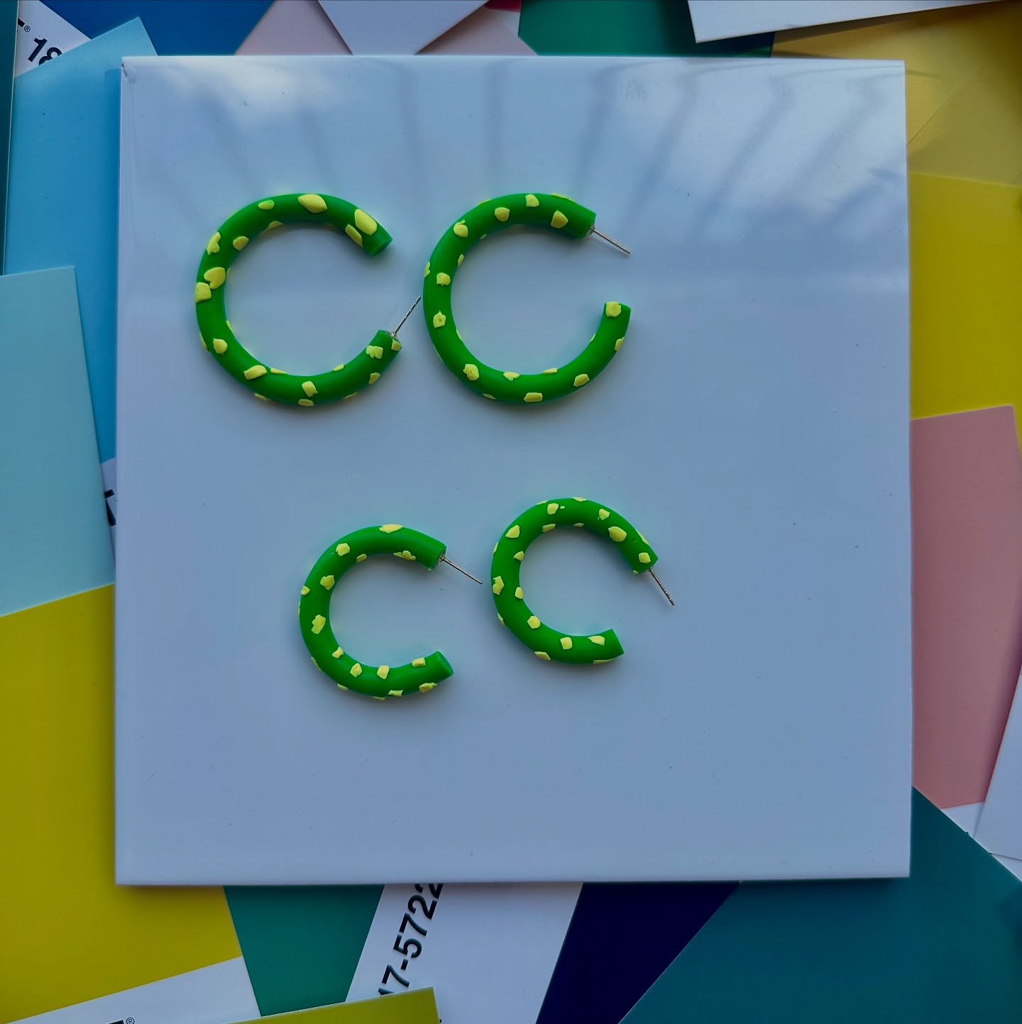 Bruja Cósmica Hoops
Disponible por DM o Brujacosmica.shop
#greenwitch #boricuagirl #clayjewelry #craftespañol #fyp #puertoricotiktokt #magiatiktok #magiccraft #boricua🇵🇷 #boricua #craftideas #crafttok #craftersoftiktok
#apoyalocalpr #polymerclayearrings #clayearrings #shopsmall #boricua🇵🇷 #handmade #clayallday #polymerclayearrings #polymerclaytutorial #polymerclayartist #arcillapolimerica #arcillapolimericatips #polymerclaycreations #resina #resinajewelry #resinaccessories