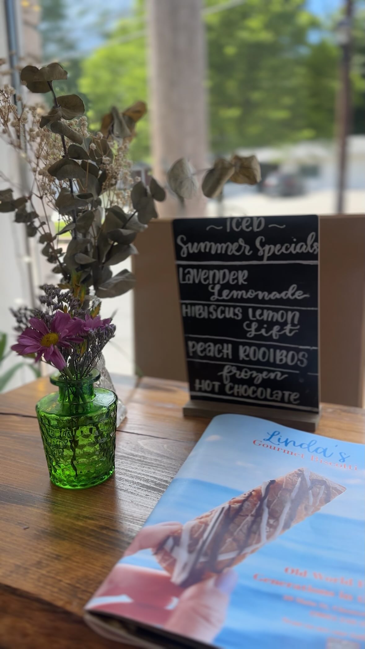 We stopped by @lindasbiscotti during our day trip to Chester, NJ — and even got to chat with THE Linda herself! Her homemade biscotti is as sweet as she is and If you’re ever in town, this cozy little spot is a must-visit!
✨ Check out our full article “A Day Trip in Chester” to read more up on linda’s famous family recipe on our website, and don’t forget to subscribe to Valley & Ridge using the link in our bio!
#ChesterNJ #LocalEats #HomemadeBiscotti #SupportLocal #DayTripDiaries #ValleyAndRidgeMag