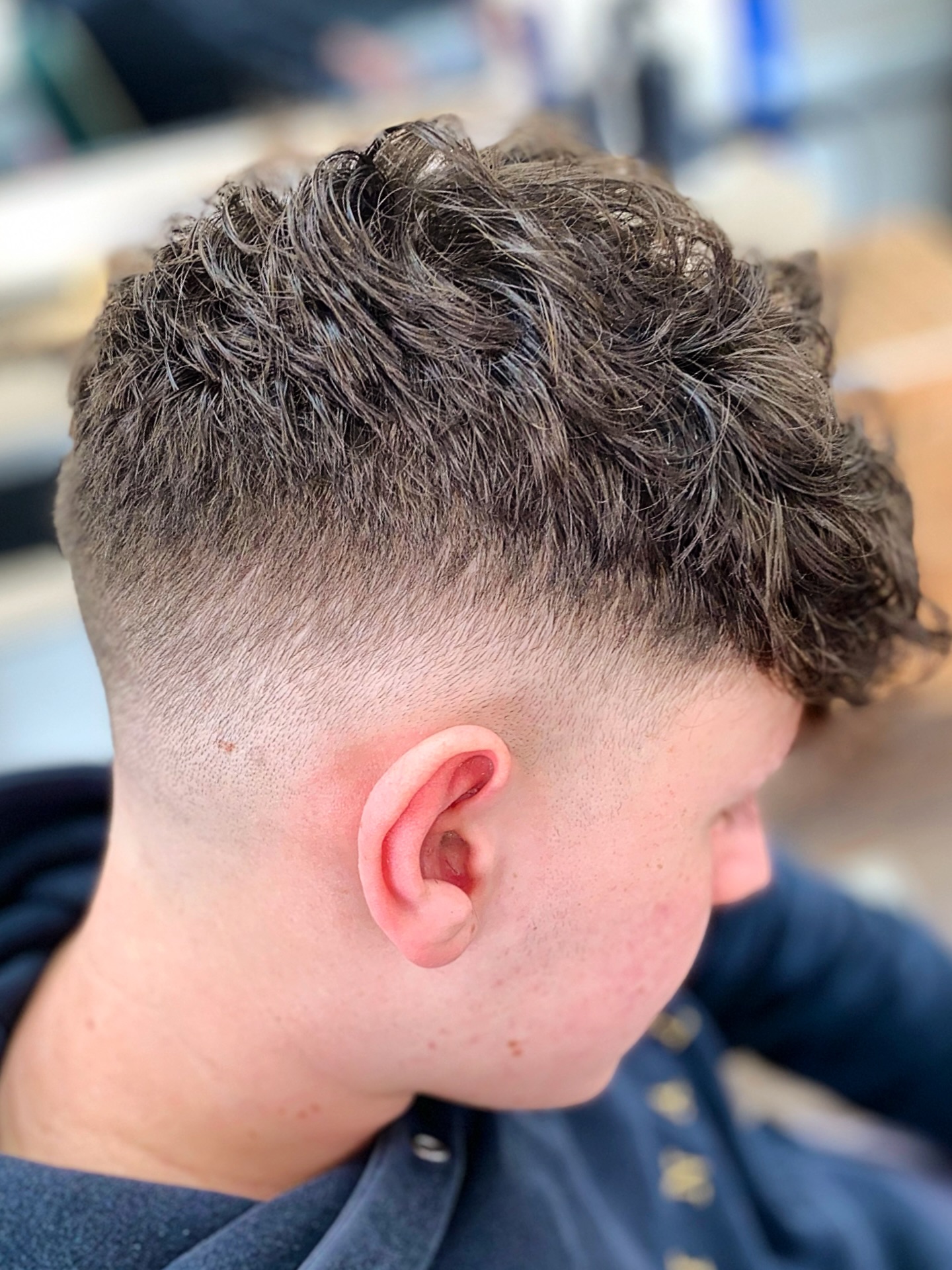 Mid Fade with a curly top. #barber #barberbelgium #wahl #babylisspro #babyliss #stmnt #curl #midfade #fade