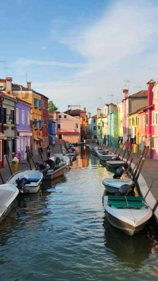 Une femme de notre communauté de voyageurs internationaux vient d’utiliser l’un de nos services exclusifs : les WorldTours 🌍
Et elle vit un moment magique…
✨ Une suite de luxe dans un hôtel 5 étoiles, sur l’île de Murano — en plein cœur de Venise 🇮🇹
🛎️ 5 jours, 2 adultes, pour 499 $ au total.
💼 Et ça, c’est pas une promotion temporaire.
C’est l’un des privilèges qu’on obtient grâce à notre plateforme privée de voyages.
Elle a dit oui à l’expérience.
Elle a dit oui à sa liberté.
Et aujourd’hui… elle passe 1 mois entier en Italie, en profitant d’offres exclusives tout au long de son séjour.
Tu veux économiser sur tes voyages ou rejoindre notre équipe d’ambassadeurs ?
Écris “info” en commentaire et je t’envoie tout ✨
.
.
.
#voyagerautrement #worldtouritalie #voyageprive #bonsplansvoyage #murano #venise #suiteitalienne #fyp #foryoupage #fypシ゚