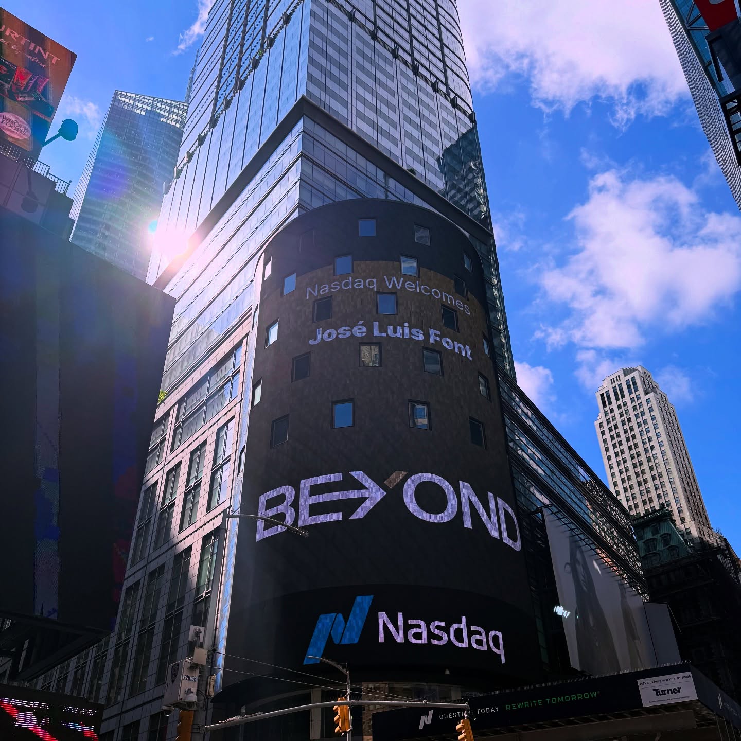 From NYC to the world… this has been another one of those humbling and WTF moments in my life 🥹
#ZoomOut