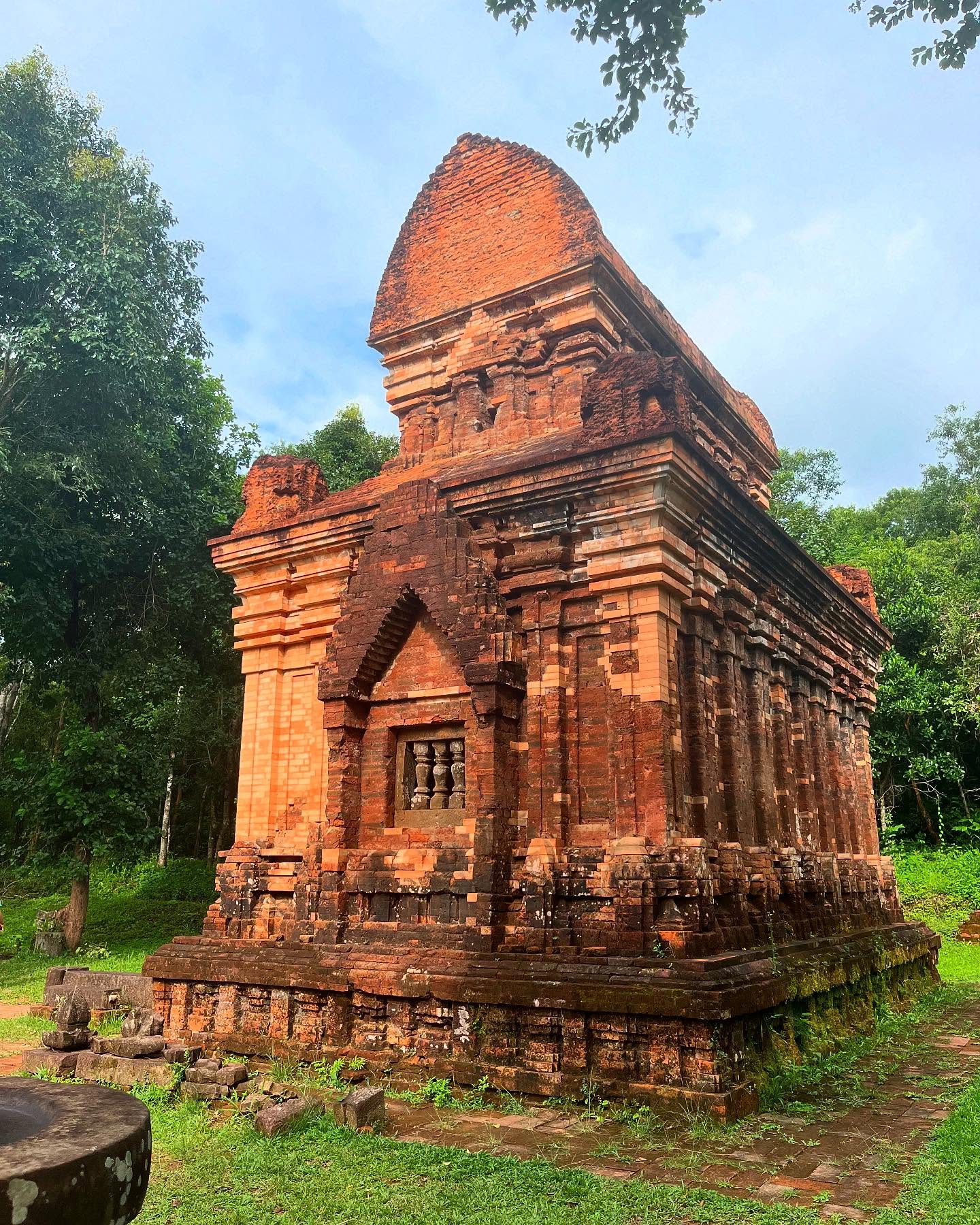 My Son Statuary in Vietnam was once the spiritual heart of the Champa Kingdom. This site is filled with ancient stone carvings, temples dedicated to Shiva, and quiet echoes of the past. Each statue tells a story of devotion, art, and resilience. It’s a peaceful place to reflect and connect with Vietnam’s deeper history.
#mysonsanctuary#vietnamhistory#champaculture#backpackers#turastales#travelling