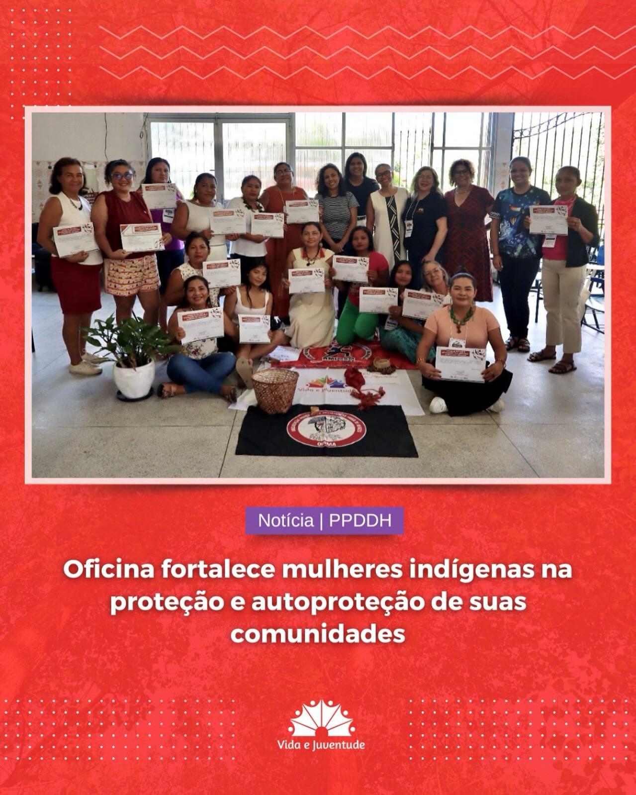 📚Manaus (AM) foi palco de mais uma edição da Oficina de Proteção e Autoproteção, reunindo mulheres indígenas das redes Munduruku, Maraguá e Sateré-Mawé, além de organizações, órgãos públicos e coletivos parceiros.
🌿 Durante quatro dias de rodas de conversa, trocas de saberes e acolhimento, as lideranças compartilharam experiências, estratégias de cuidado, segurança da informação e enfrentamento ao racismo em seus territórios.
A iniciativa reafirma a força coletiva que nasce da união, do conhecimento sobre direitos e da articulação de redes de proteção.
Confira a matéria completa em nosso site: www.vidaejuventude.org.br
✨ Seguimos juntos, fortalecendo vozes e territórios!
#vidaeluventude #liderancasindigenas #mulheresindigenas #proteção #autoprotecao #direitoshumanos