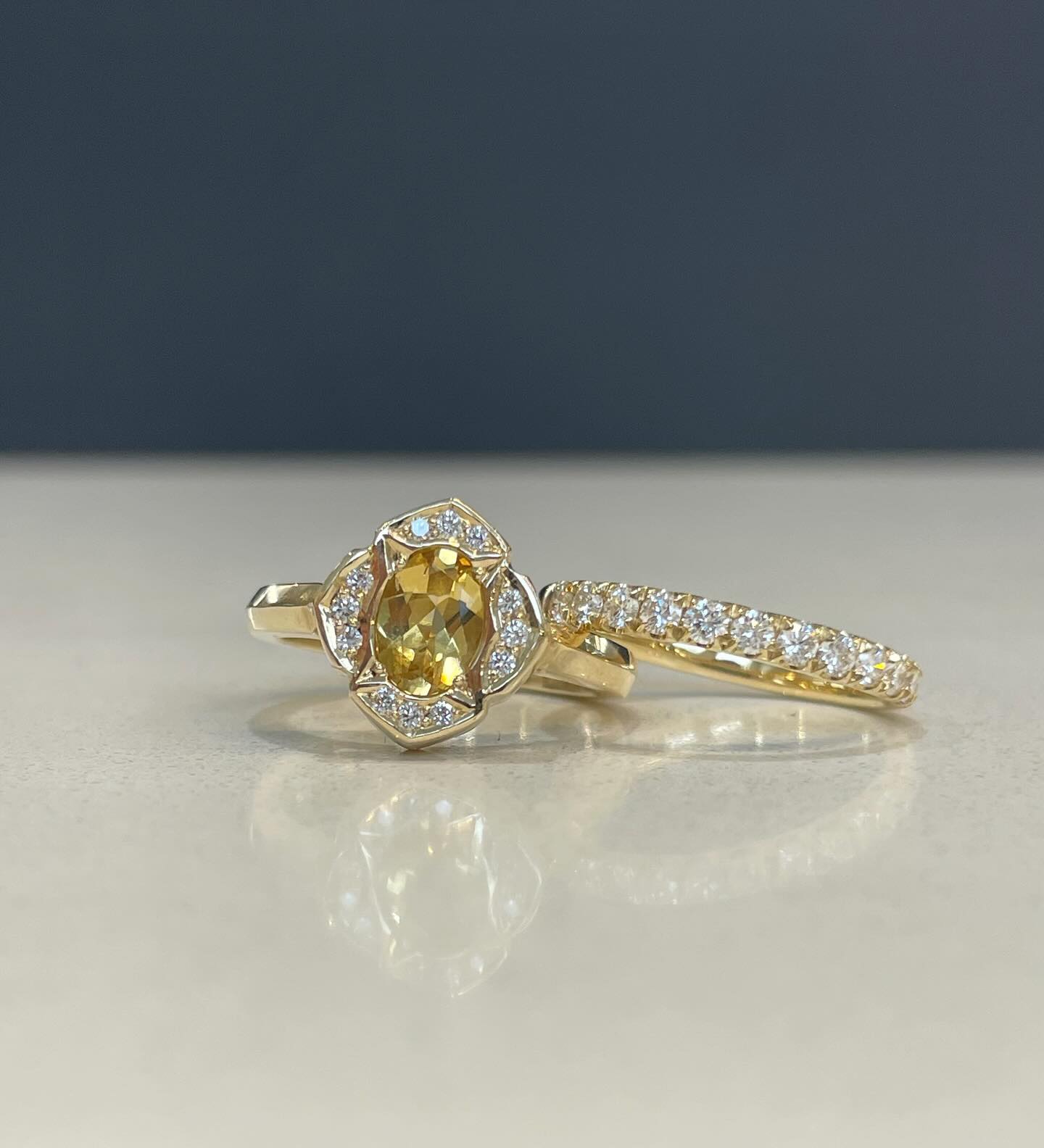 Our beautiful lotus ring paired with a brilliant cut diamond band 💛
#lotusring #backinstock #yellowberyl #yellowgoldanddiamonds #newstock #diamondsetband #handcraftedjewellery #uniquerings #jewelleryworkshop #leurajeweller #leuramall #ainsleyfinejewellery