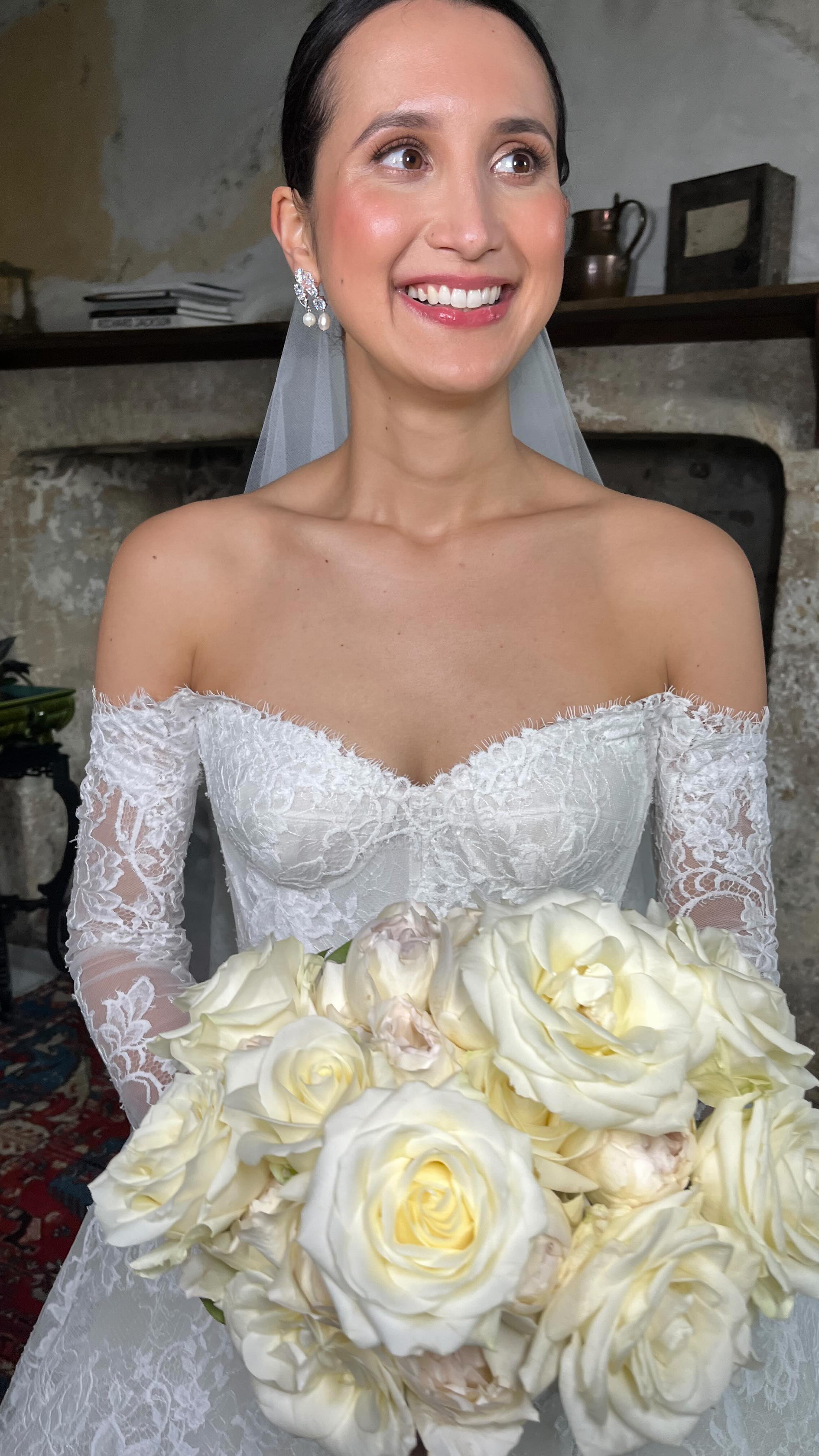 Beautiful Nisha 🤍
We opted for creamy, radiant skin, a few individual lashes and chic, sleek hair. Bride of dreams 💫
Hair & Makeup @____cesca____
Dress @josephinescottlondon
🔎 quietly glam, glass skin, sleek hair, natural bride