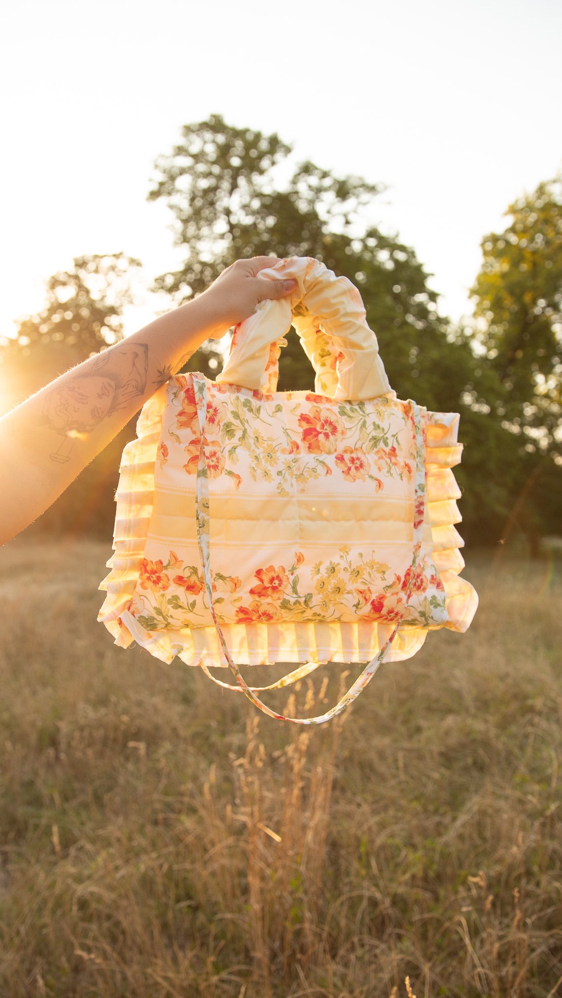 Merci infiniment de soutenir, acheter, visité le site 🥹❤️
Ça me paraît encore assez fou, et je suis actuellement très émue en confection vos petites commandes 🍓 #parureparis #accessoiresfaitmain #sacfaitmain #madeinfrance #upcycling