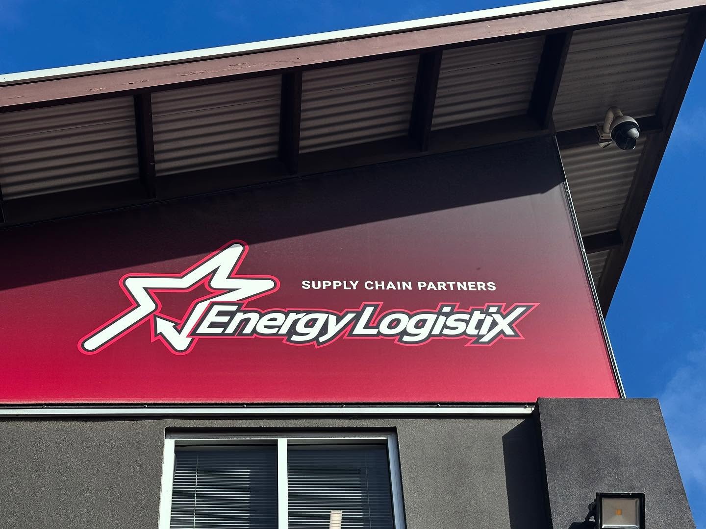 🍔 Daisy Burger on site at Energy LogistiX!
Fueling the team with juicy burgers, delicious fries, and good vibes 🔥Thanks for having us for your lunch! We bring the burgers, you bring the appetite!
📲 Book us for your next staff lunch or onsite catering – link in bio!
#DaisyBurger #FoodTruckCatering #AdelaideEats #WorkLunchGoals #EnergyLogistiX #BurgerTime #AdelaideFoodTruck #eventsadelaide #adelaidecorporateevents #adelaidebusiness #adelaidesmallbusiness #adelaidefood