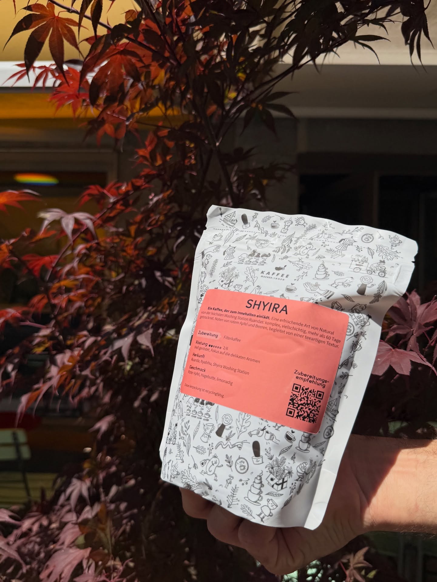 Swipe to see the making of 😊
Shyira - Filterkaffee aus Ruanda
Ein Kaffee, der zum Innehalten einlädt. Eine erfrischende Art von Natural von der höchsten Washing Station Ruandas: komplex, vielschichtig, mehr als 60 Tage getrocknet. Noten von rotem Apfel und Beeren, begleitet von einer teeartigen Textur.
Neugierig geworden? Wir machen’s für dich 💚
@kaffeemacher
#filtercoffee #v60 #v60coffee #coffee #specialtycoffee