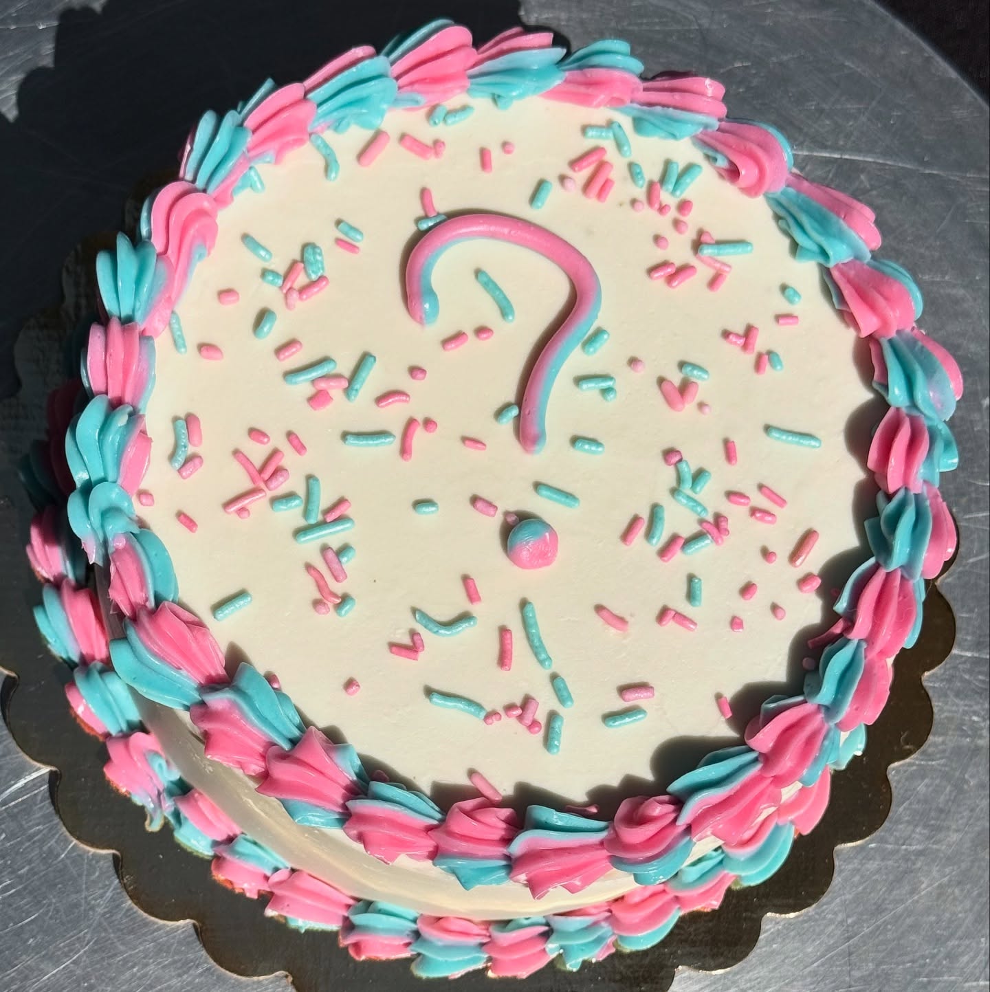 Welcome Baby! ๐ฉต๐ฉท What do you think? Boy or Girl? Vote then swipe for the answer! โ
#customcake #genderreveal #genderrevealcake #babycake #babyshower #babyshowercake #poll #boyorgirl #welcomebaby #babyboy #babygirl #babyboycake #babygirlcake #mysterycake #guessthegender #pinkcake #bluecake #specialtycake #sacramento #elkgroveca #customcakeselkgrove #customcakessacramento #sacramentobakery #cakebakery #cakespaz #elkgrovebakery #womanowned #smallbusiness #supportsmallbusiness #localbakery