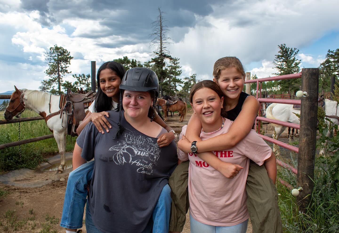 🐴 We’ve saddled up for another unforgettable week here at CMR! From bonding with our horses to creating western art and hopping on the Welcome Wagon — our campers are embracing the ranch spirit with open hearts, big laughs, and stories to tell 🌾🎨