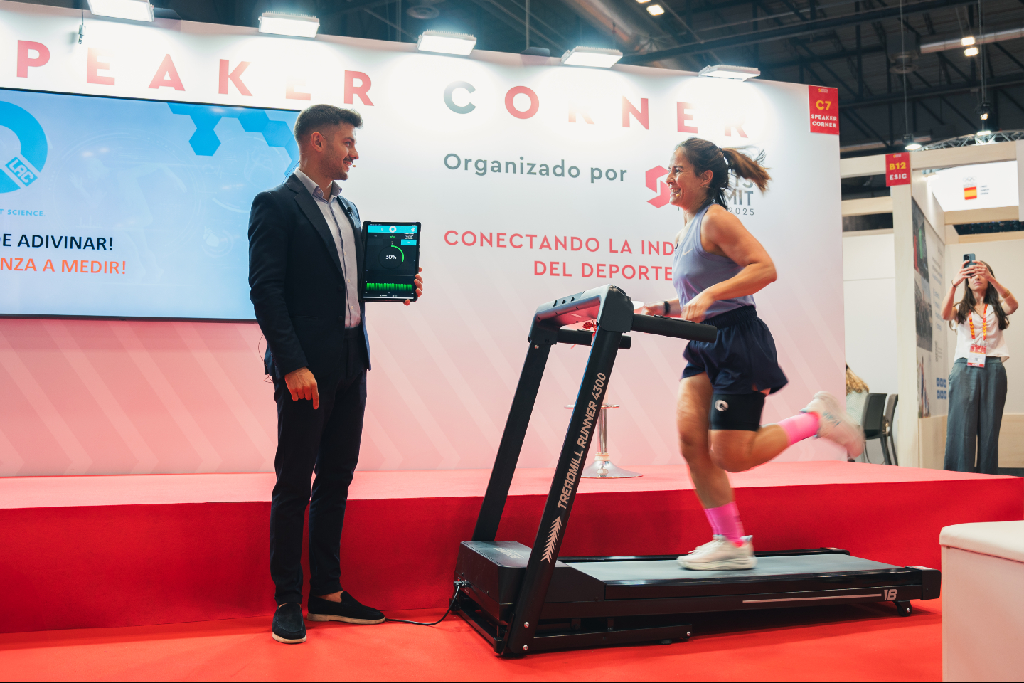 ¡Gracias @elenarorun por probar Q-LAC en directo con nosotros en @sportssummitmadrid25! 🫂🧡
#QLACEspaña #EntrenaConDatos #EntrenamientoInteligente #running #correr #runners #cycling #bicicleta #ciclismo #ciclistas #sport #deporte #triatlon #maraton #marathon