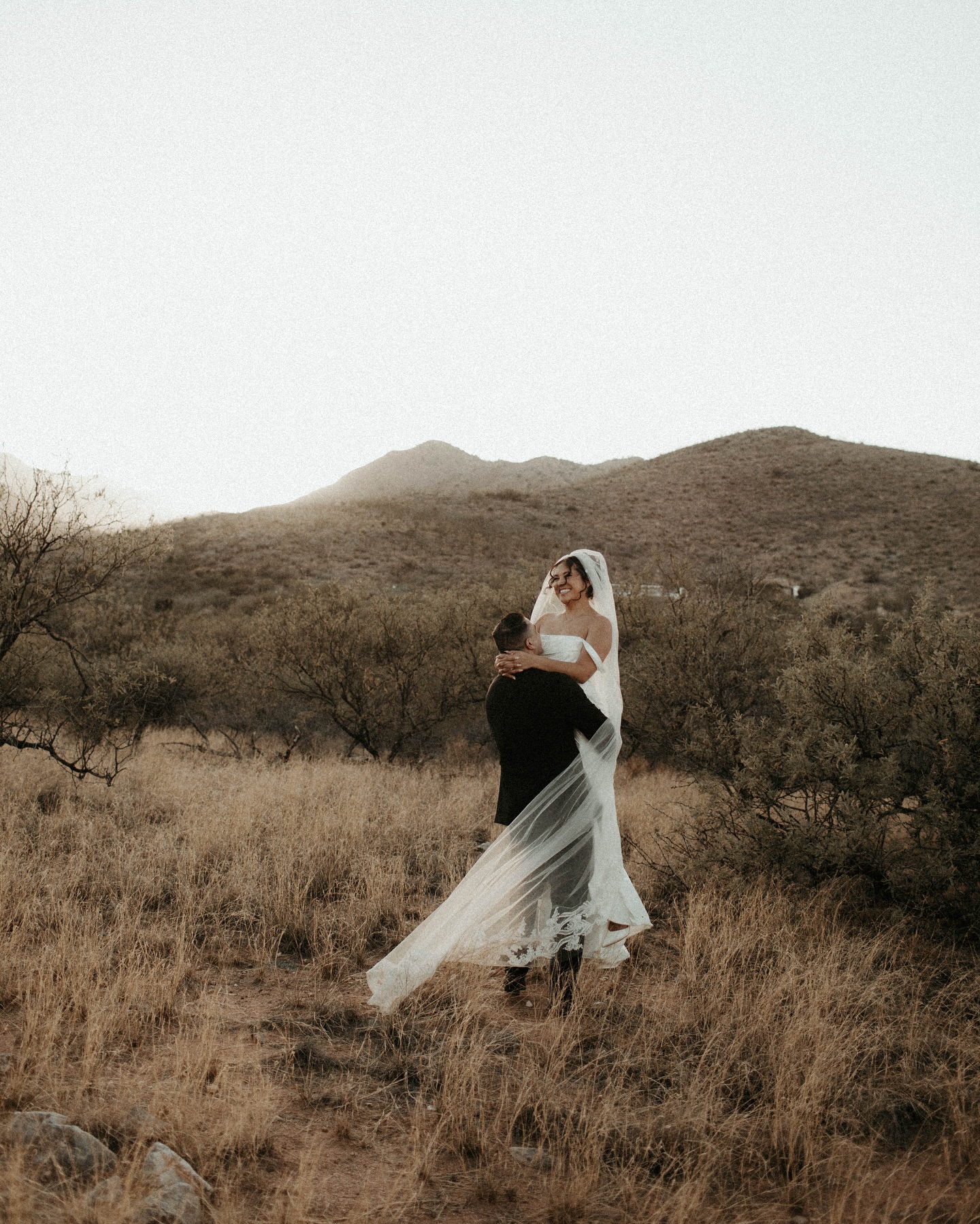 all wrapped up 🧸
#arizonaweddingphotographer