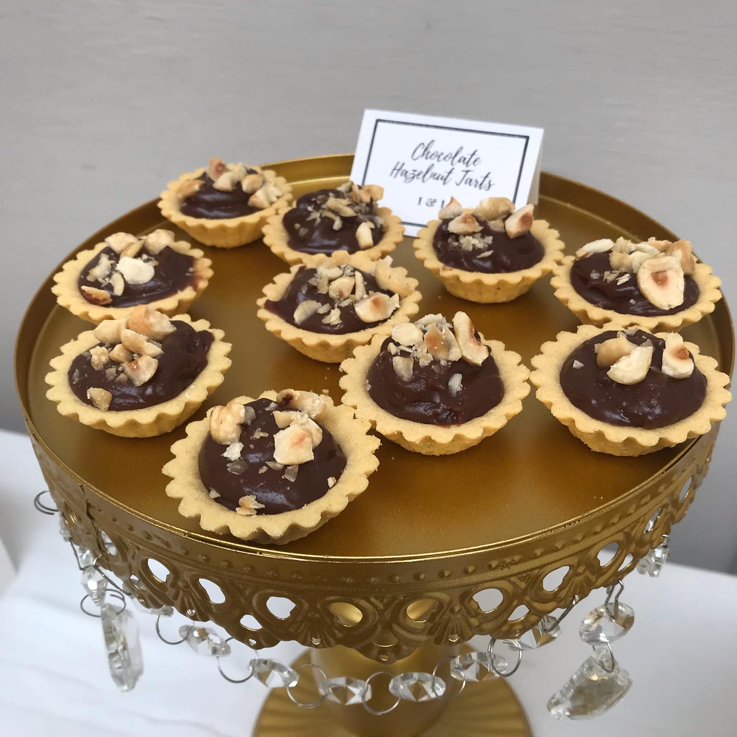 Life hack: Always bring a fork wherever you go because cake happens. Our dessert menu is chock full of beautiful bakes and cakes handmade in our Glasgow production kitchen. Every one is handmade and tastes just as good as it looks!
🤍 sweet treats like cake pops, donuts and mini dessert pots
🤍 bakes like mini tarts, brownies & cupcakes
🤍 patisserie including eclairs and profiteroles
If you could design the ultimate dessert table, what would be on it? 😋