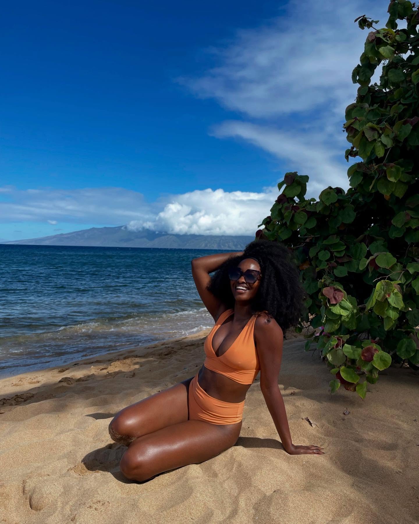 We love a good wig around here: u-part, half wig (coming soon! 😆) or headband. Because sometimes you just need something that you can throw on and GO. Our headband wigs were made just for that!
@yvettecorinne wearing the kinky headband wig in 20in.
#naturalhair #hairforthegirls #naturalhairextensions #kinkyhairstyles #kinkyhairextensions #curlyhairextensions