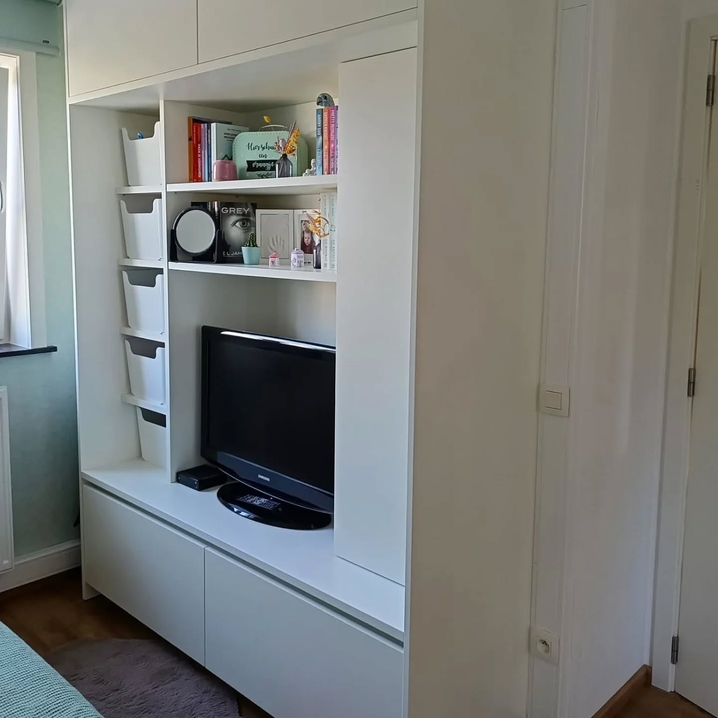 We gaan het bouwverlof in met deze realisatie. Voor een klant mochten we enkele slaapkamerkasten ontwerpen/plaatsen.
Wij zijn in bouwverlof van maandag 21 juli tot en met zondag 10 augustus. Na het opladen van onze batterijen verwelkomen we jullie graag terug op maandag 11 augustus!
#kasten #kastenopmaat #kastenwand #slaapkamer #slaapkamerinspiratie #slaapkamerstyling #slaapkamerinterieur #Slaapkamerstijl #bouwverlof