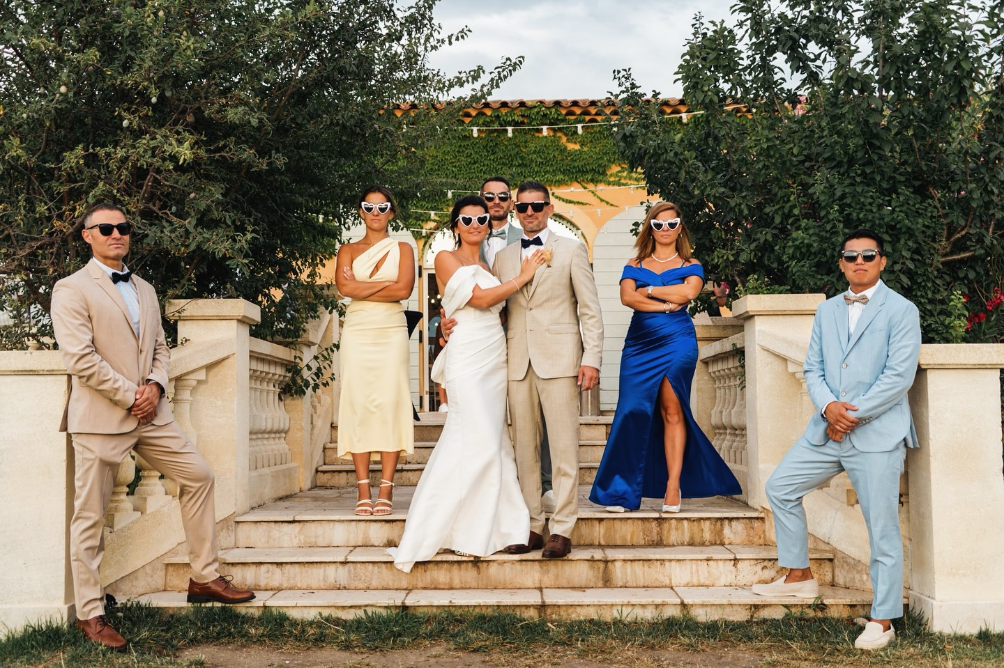 Estelle & Laurent se sont dit « OUI » au Mas des Auréliens 🌿
Lunettes en cœur, amour en grand ❤️
PARTENAIRES Jour J
📸 @elle_photographe by @cruz_prod13
🎧 @cotemusic.dj
🌸 @cote_deco_mariage
#masdesauréliens#WeddingVibes #mariage2025 #domainedereception#heartmodeon