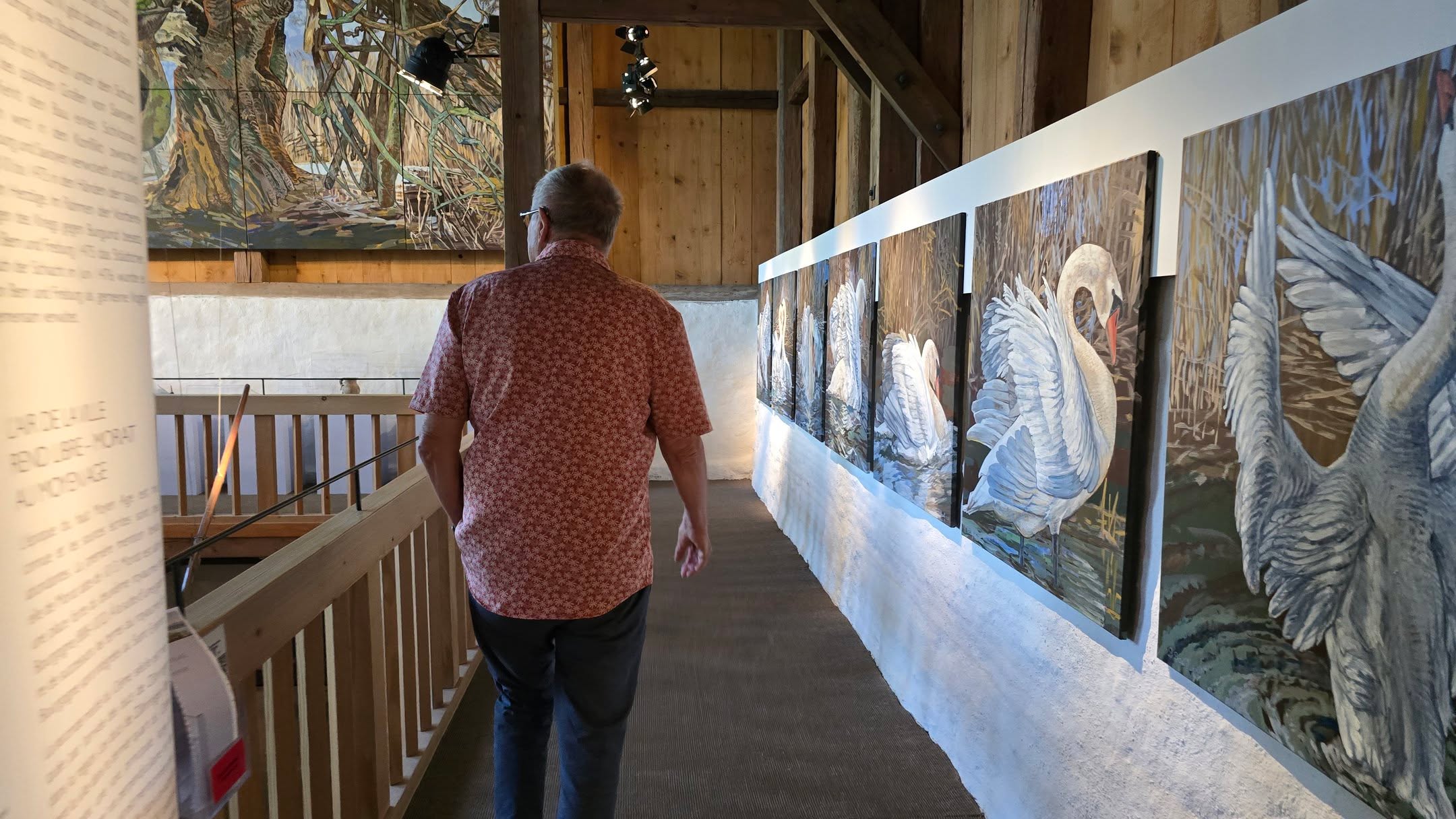 Musée de Morat : au niveau des salles consacrées à la Bataille de Morat, Bernard Bailly présente son travail lors de la visite guidée bilingue du 20 juillet 2025.