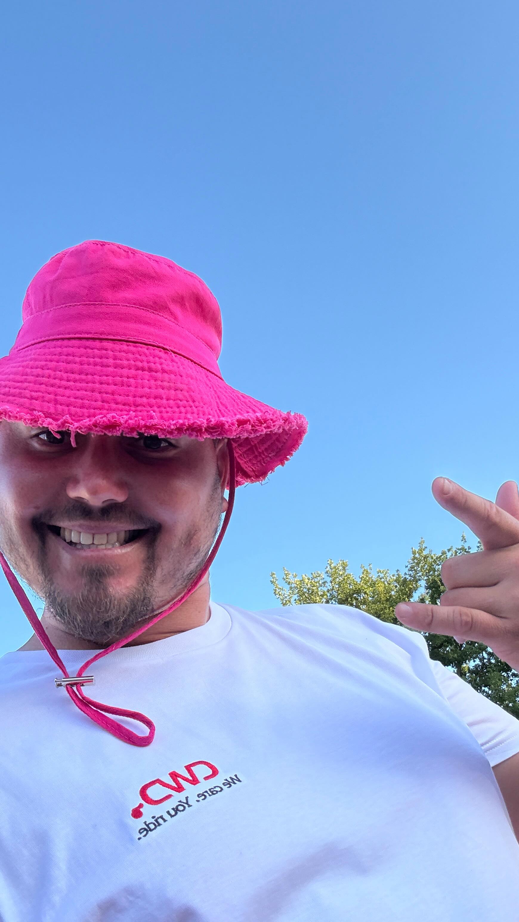 LAMOTTE l’envers du décor 😅
Parce que chez Art Équestre on ne se prend pas au sérieux… Vous pouvez venir comme vous êtes !
Qu’il pleuve ou qu’il fasse 50 degrés on est là,présents au poste depuis 1993 ! Et avec la patate et le sourire 😃