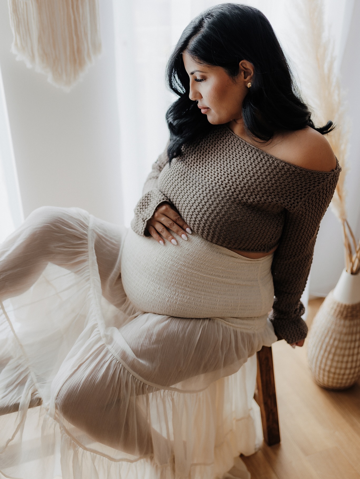 Komm zu mir wie du bist – Ob in Jogginghose, mit Augenringen oder einfach ungeschminkt…
Ich seh dich. Und ich sehe, was wirklich zählt: dein Bauch, deine Geschichte, dein Jetzt.
Du bekommst ein professionelles Styling, einen Kundenkleiderschrank voller Wohlfühlteile und eine Fotografin, die dich nicht in eine Pose presst – sondern dich echt zeigt.
Mit Gefühl, aber ohne Kitsch.
Bereit? Dann lass uns Erinnerungen schaffen, die du wirklich fühlst.
Ich freue mich auf dich…🤎
#schwangerschaftsshooting #hamburgmom #bauchshooting #schwanger2025 #fotostudiohamburg #fotografinhamburg #babybauchfotografie #rahlstedt #volksdorf #ahrensburg
TAGESLICHTSTUDIO
RAHLSTEDT