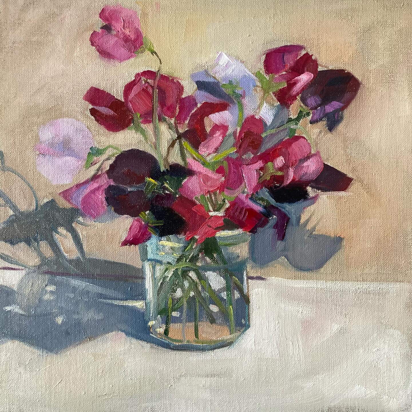 Sorry for my silence. I’ve been away to beautiful Northumberland on holiday which was wonderful. Here are some sweet peas I painted before I left. Getting ready for another exhibition in Snape in a couple of weeks. Details to follow.
#sweetpeas #sweetpea #sweetpeasummer #smallflowers #gardenflowers #summerflowers #bunchofflowers #stilllifeflowers #stilllife #sweetpeapainting #oilpainting #flowersinoilpainting #oilpaint #oilstilllifepainting #woodbridge #woodbridgeartist #suffolk #suffolkartist