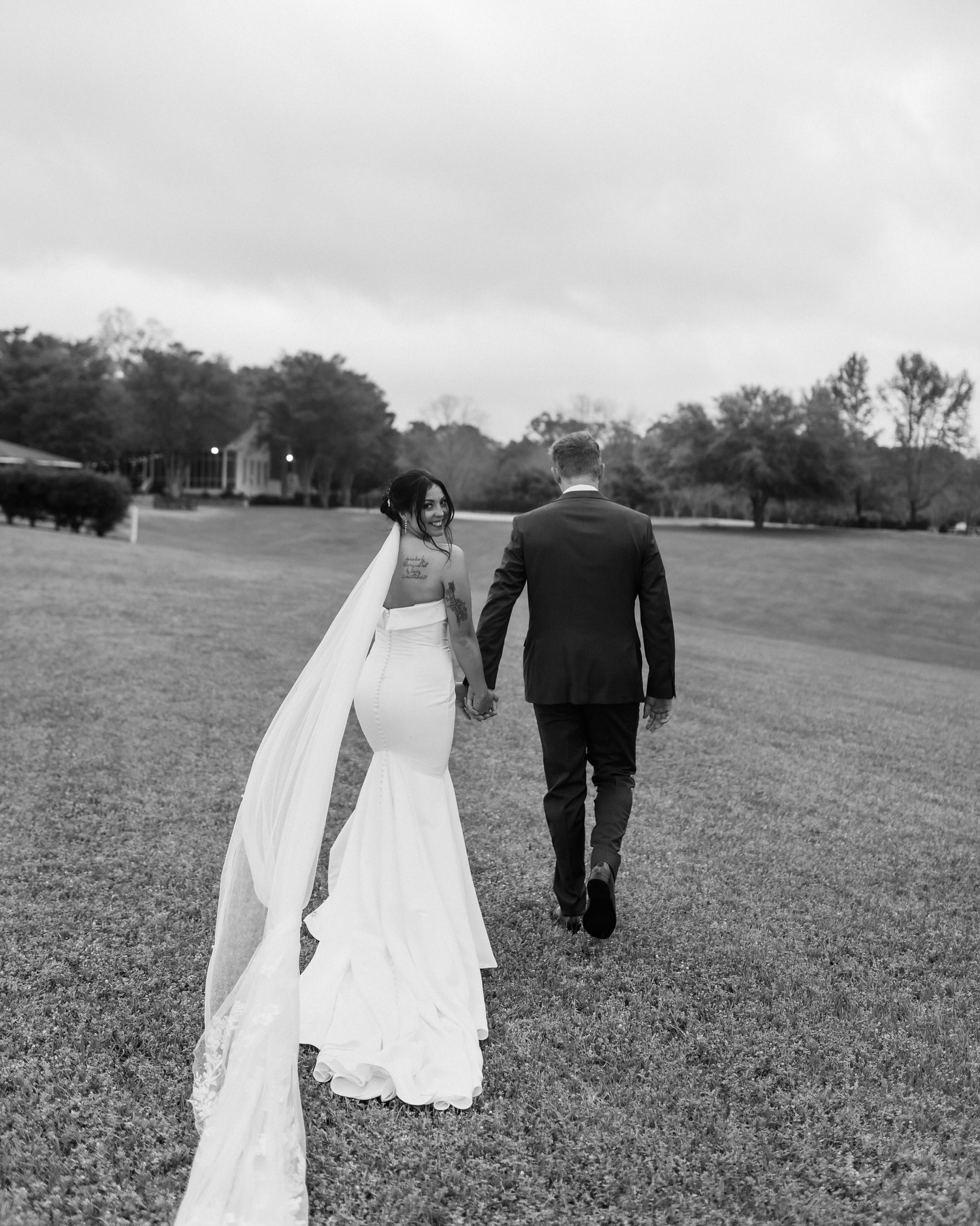 Jadyn + Garrett (in b+w)
Venue: @theorchardseventvenue
Florals: @thebloom_shoppe
Coordinator: @annowling
Hair & Makeup: @the_vintageparlour
Dresses: @bridalsuite
Suits: @menswearhouse
Bar: @thethirstyranch
Music: @powellentertainment
Catering: @thecutting_board
Videographer: @danyourcameraman
#photographer #weddingphotographer #wedding #floridawedding #floridaweddingphotographer #travelphotographer #blackandwhite #alynnephotos #alynnephotography