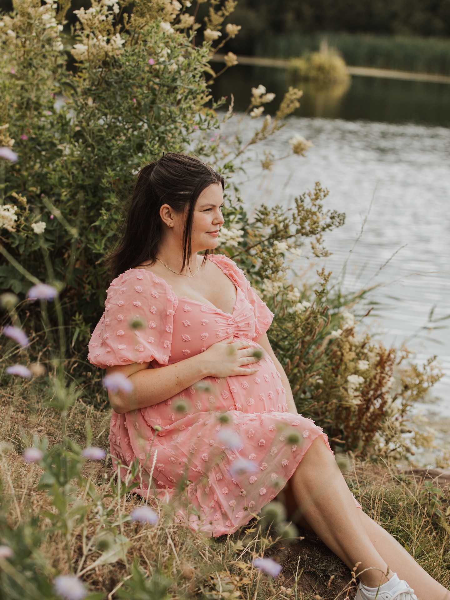 The beautiful Beths maternity shoot🥹
Absolutely loved photographing this special milestone before she has a little baby girl in her arms next month 🫶🏻
And lets have a moment for Beth and the other August girlies getting through these blimmin’ hot days, you are actual warriors 😅