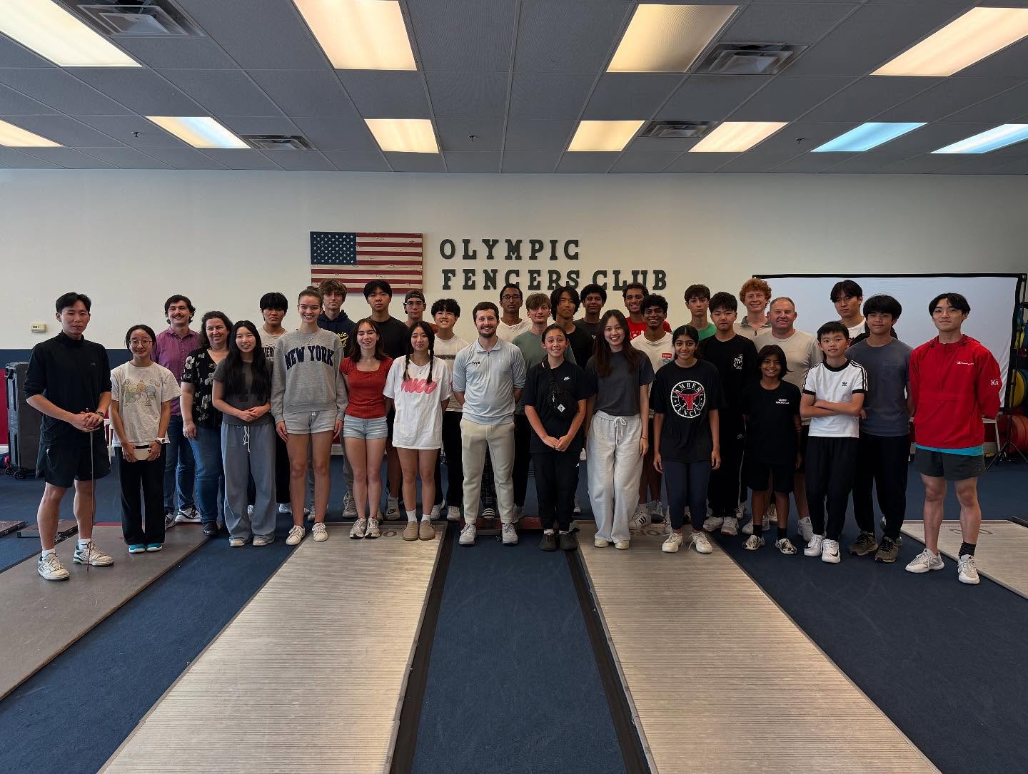 This past Friday, OFC had the honor of hosting a referee clinic led by one of the top referees in the U.S., Rylan. We extend our heartfelt thanks to Rylan for making the trip despite a busy schedule and for leading the session with such passion and dedication.
Congratulations as well to all the 30+ participants who showed tremendous enthusiasm and commitment to learning, dedicating themselves fully throughout the long and intensive session!! 🧑⚖️🤺❤️
“OFC KNOWLEDGE”