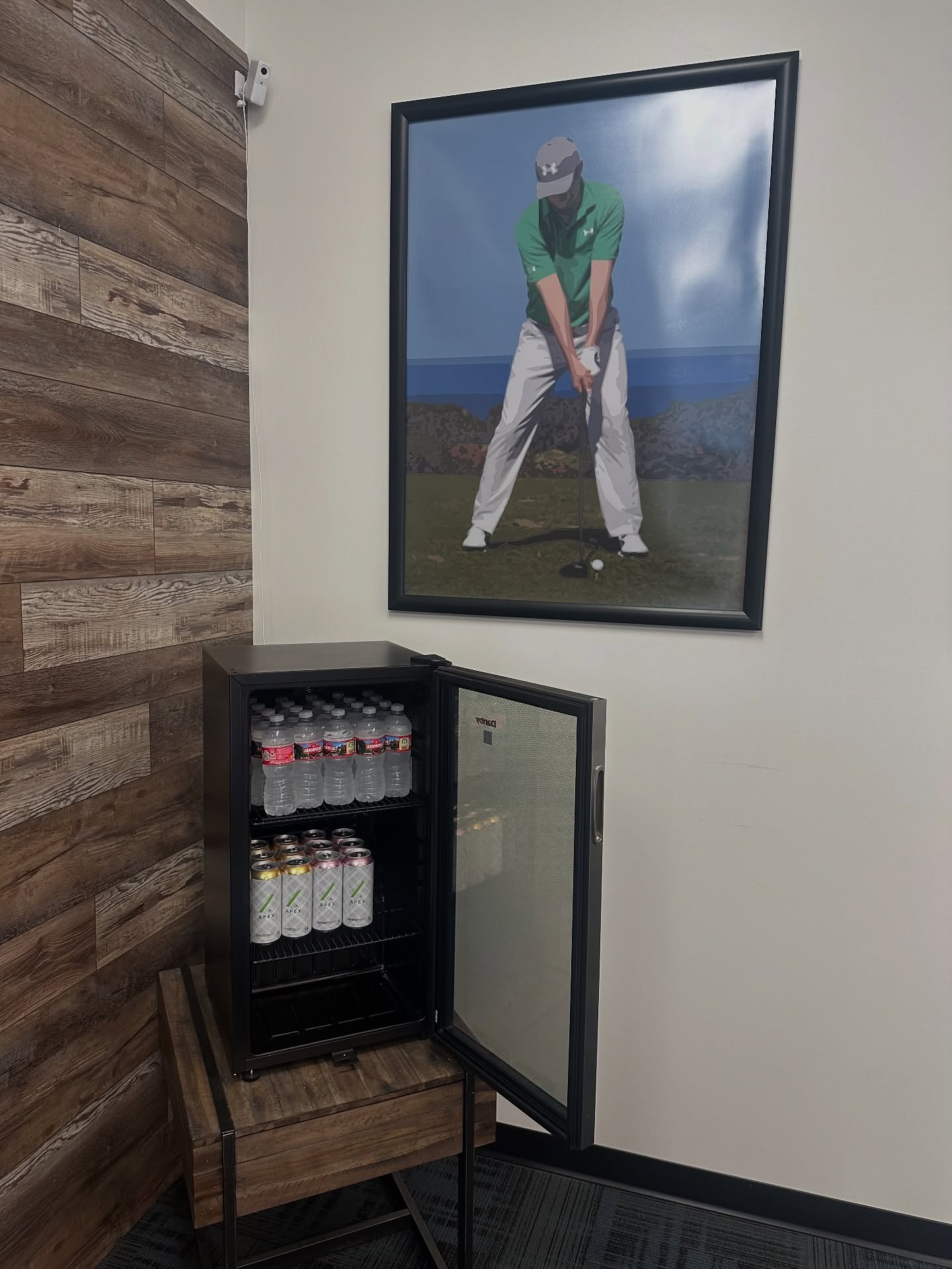 Go check out Dr. Wolf with @elevatedsportandspine inside @apexgolf_of_utah. They now have Apex in their fridge. You’ll love their great facility! #sunsetslice #fairwayfrost #apexfueled #golf #golfperformancedrink